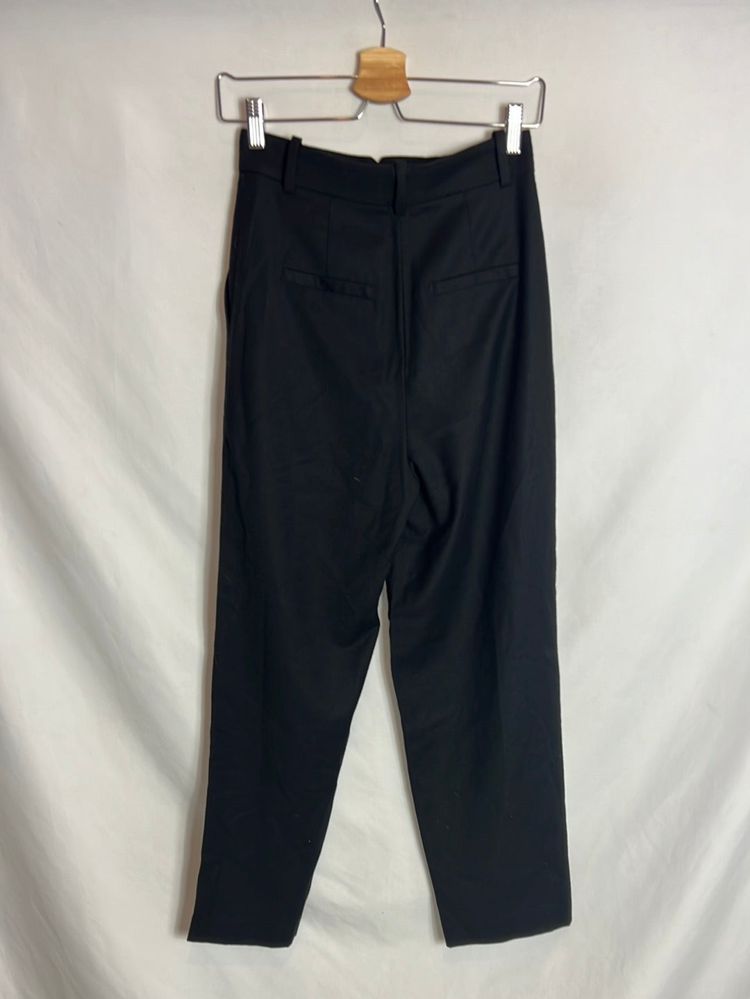 MASSIMO DUTTI. Pantalón negro pinzas textura. T 34