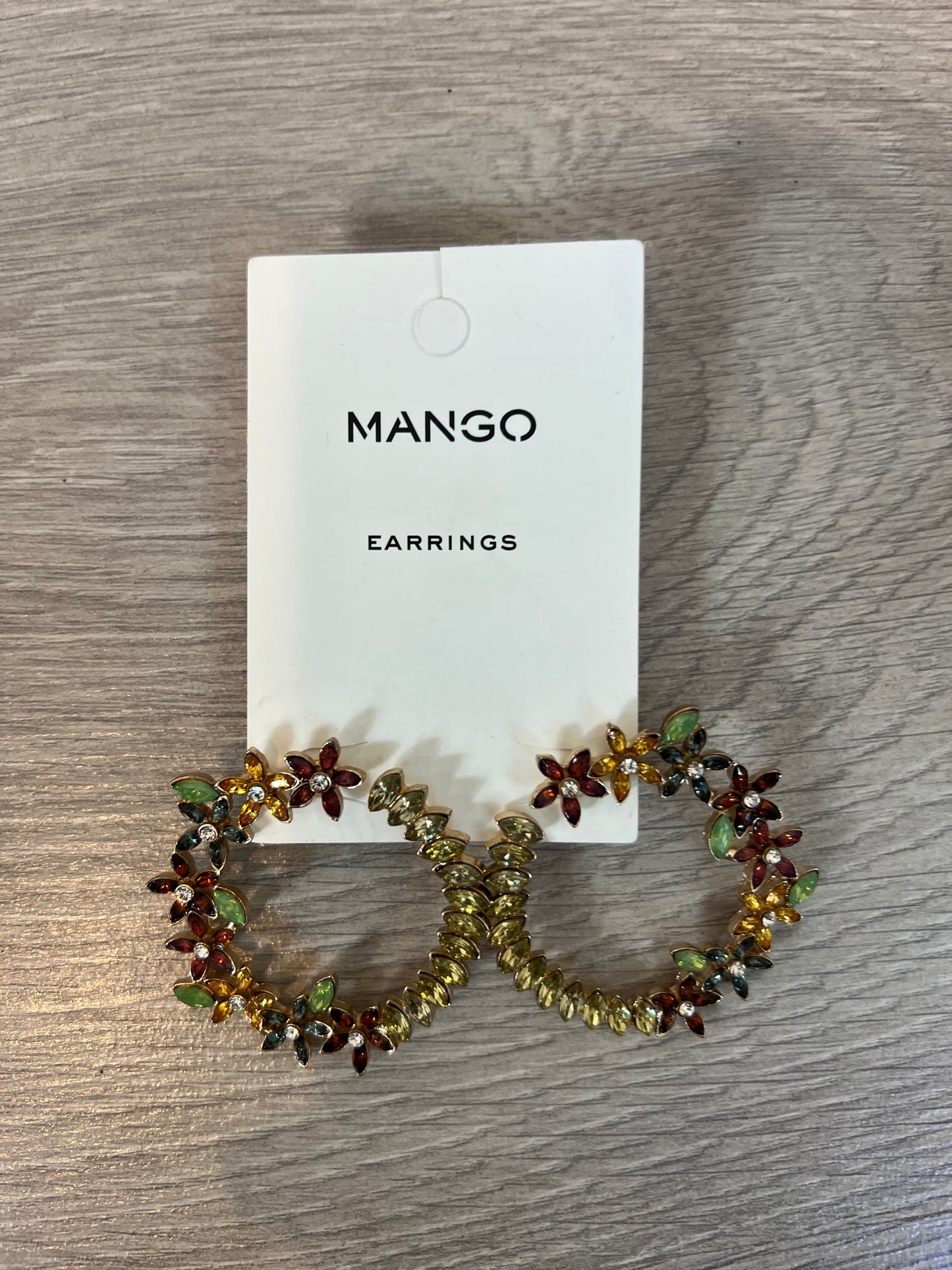 MANGO. Round flower earring