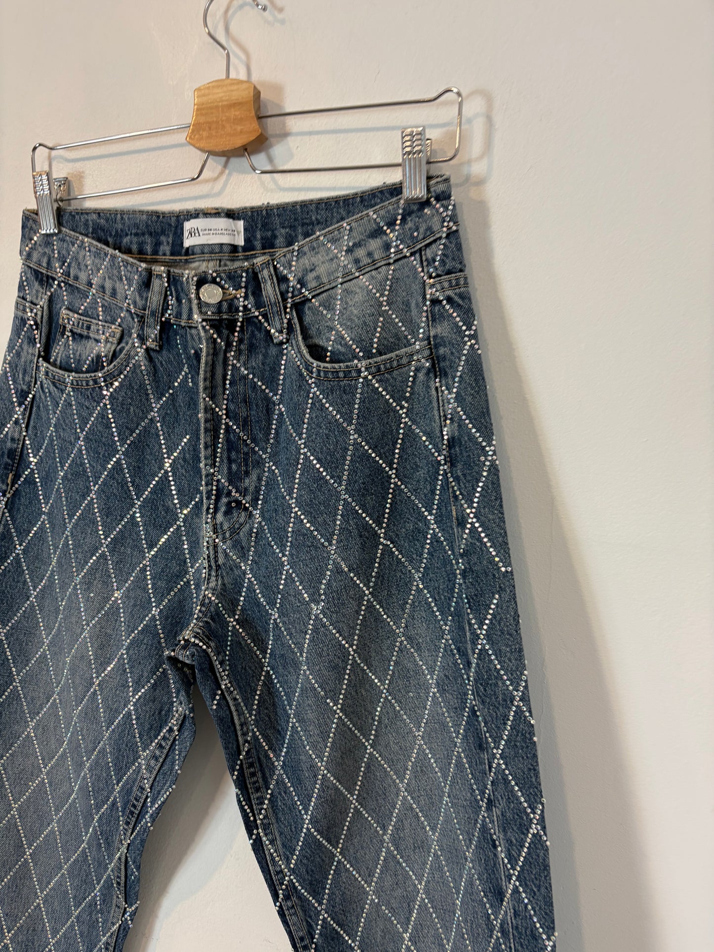 ZARA. Denim recto pedreria