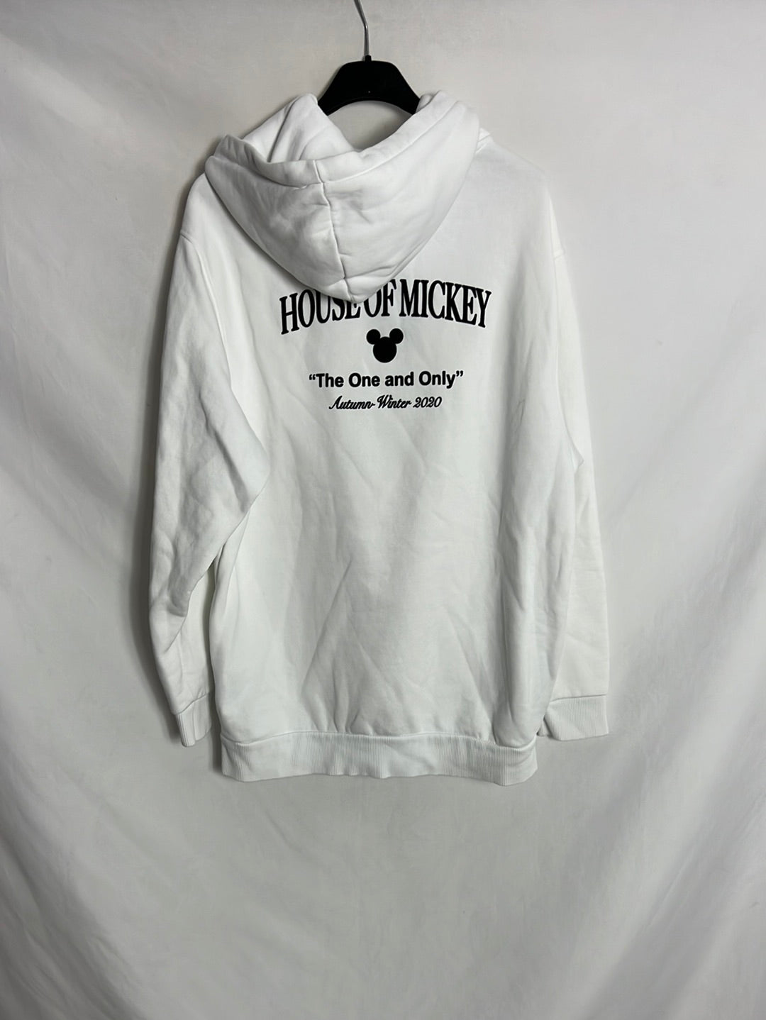 BERSHKA. Sudadera blanca disney. T M