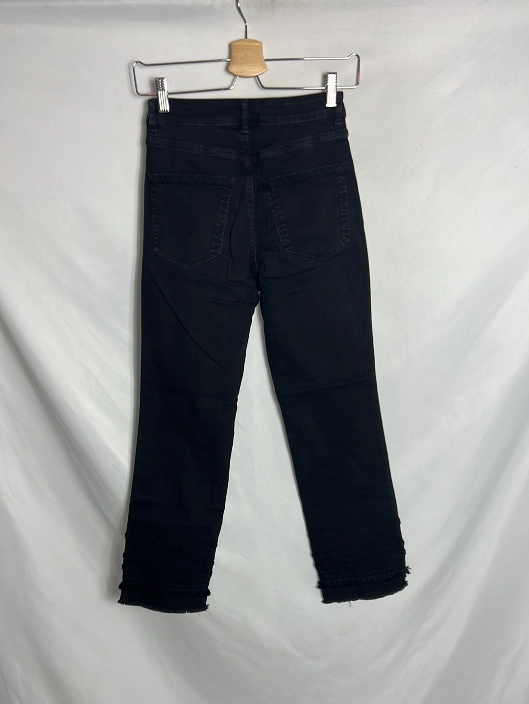 MASSIMO DUTTI. Denim elastico cropped detalles. T 34