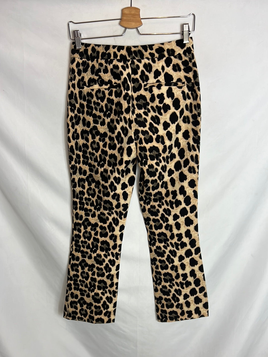 ZARA. Pantalón cropped animal print. T XS