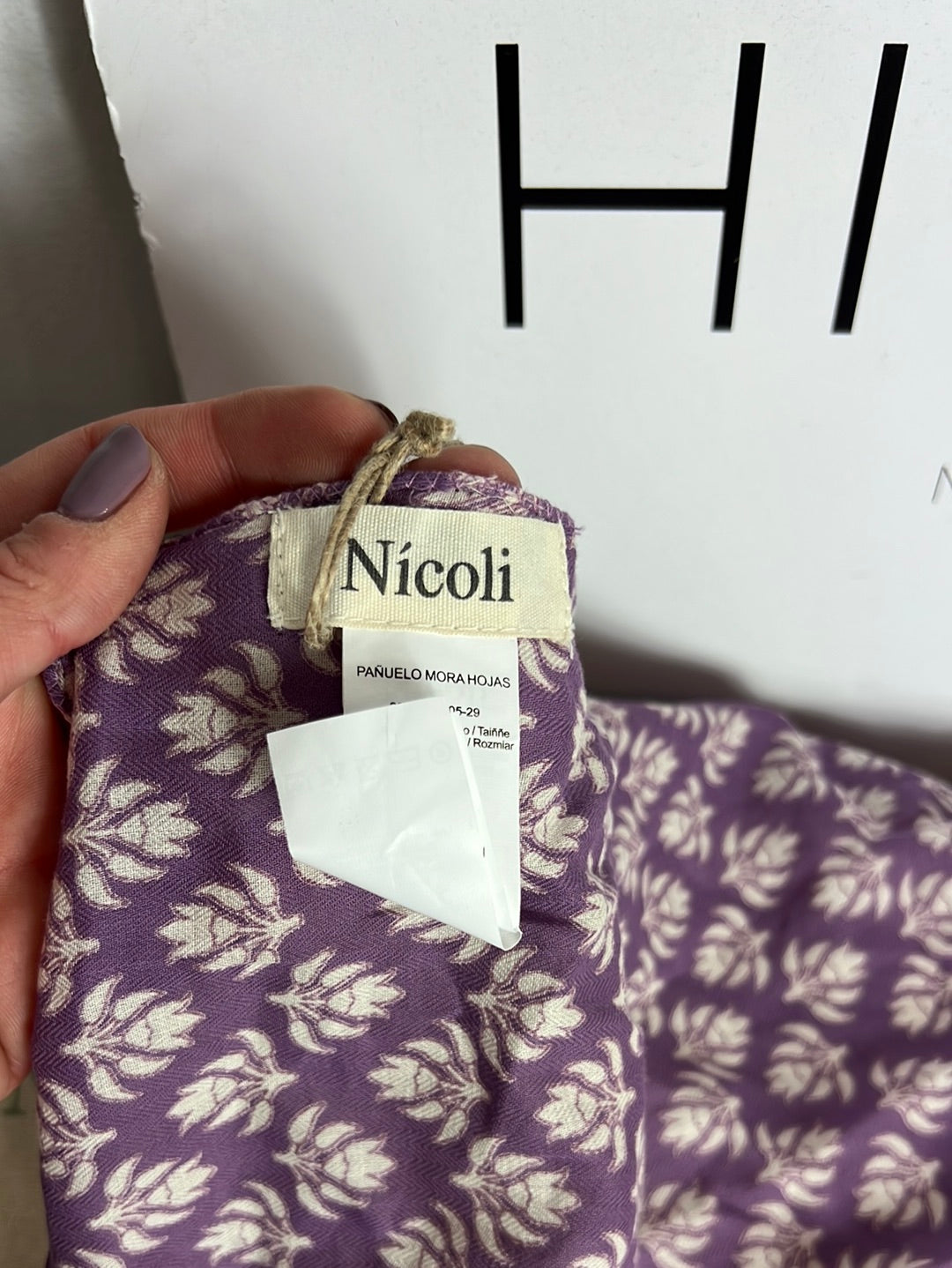NICOLI. Pañuelo malva estampado