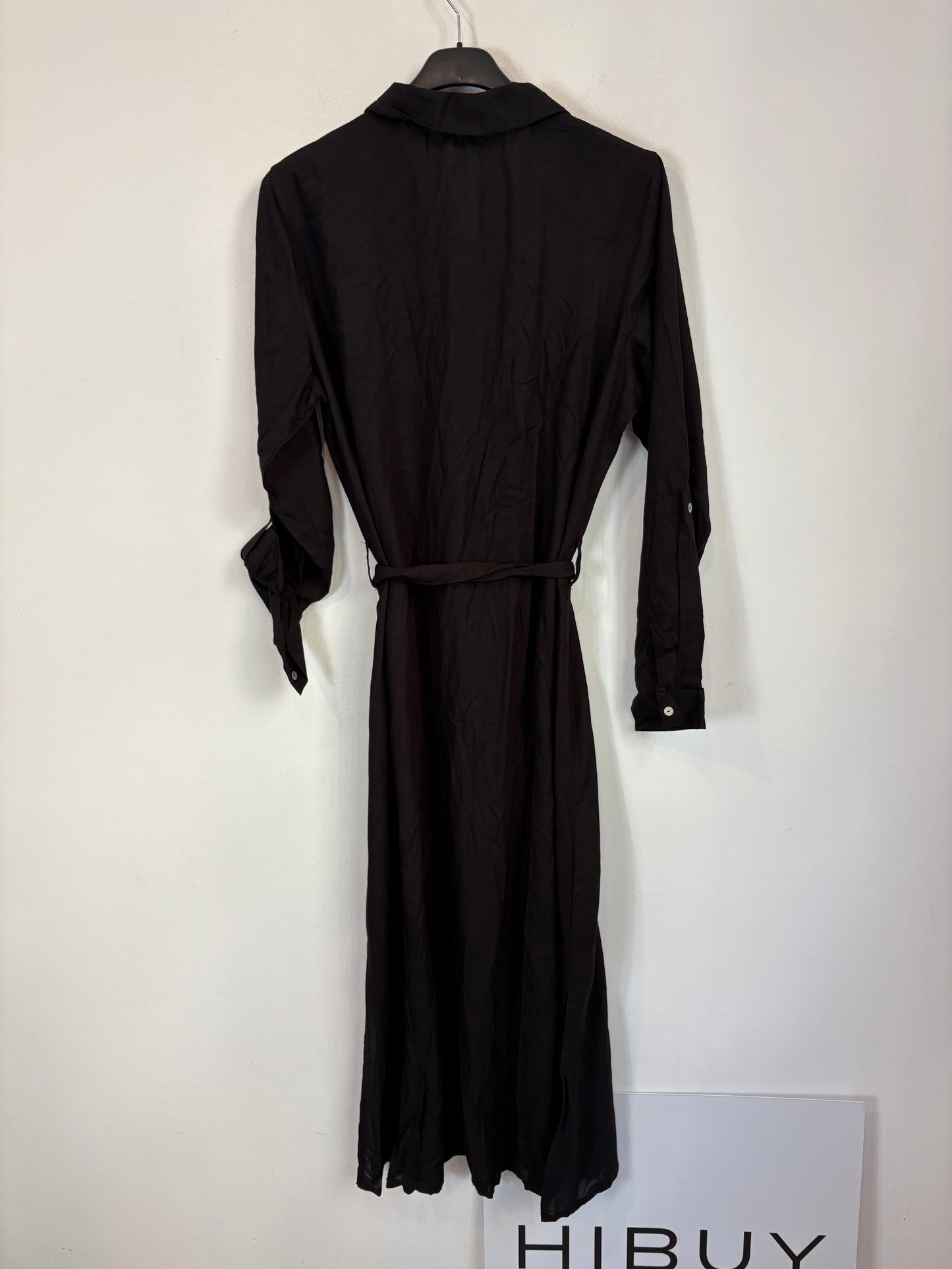 Vestido negro camisero fluido