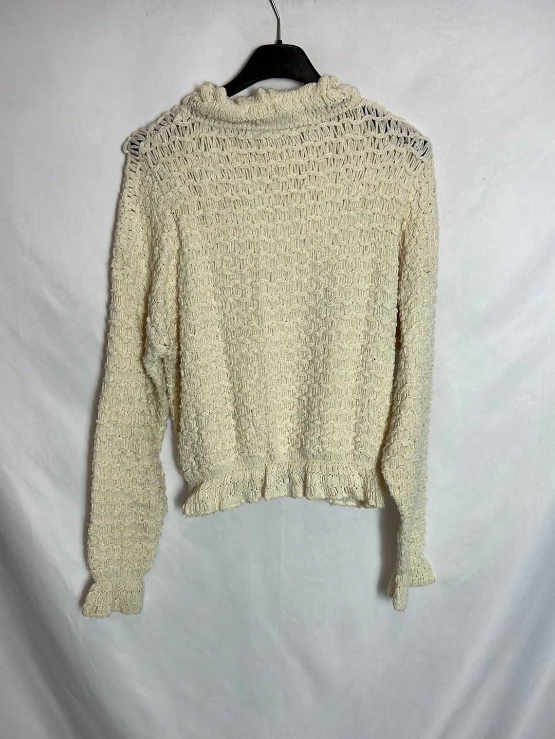 Textured ruffled jersey. TS