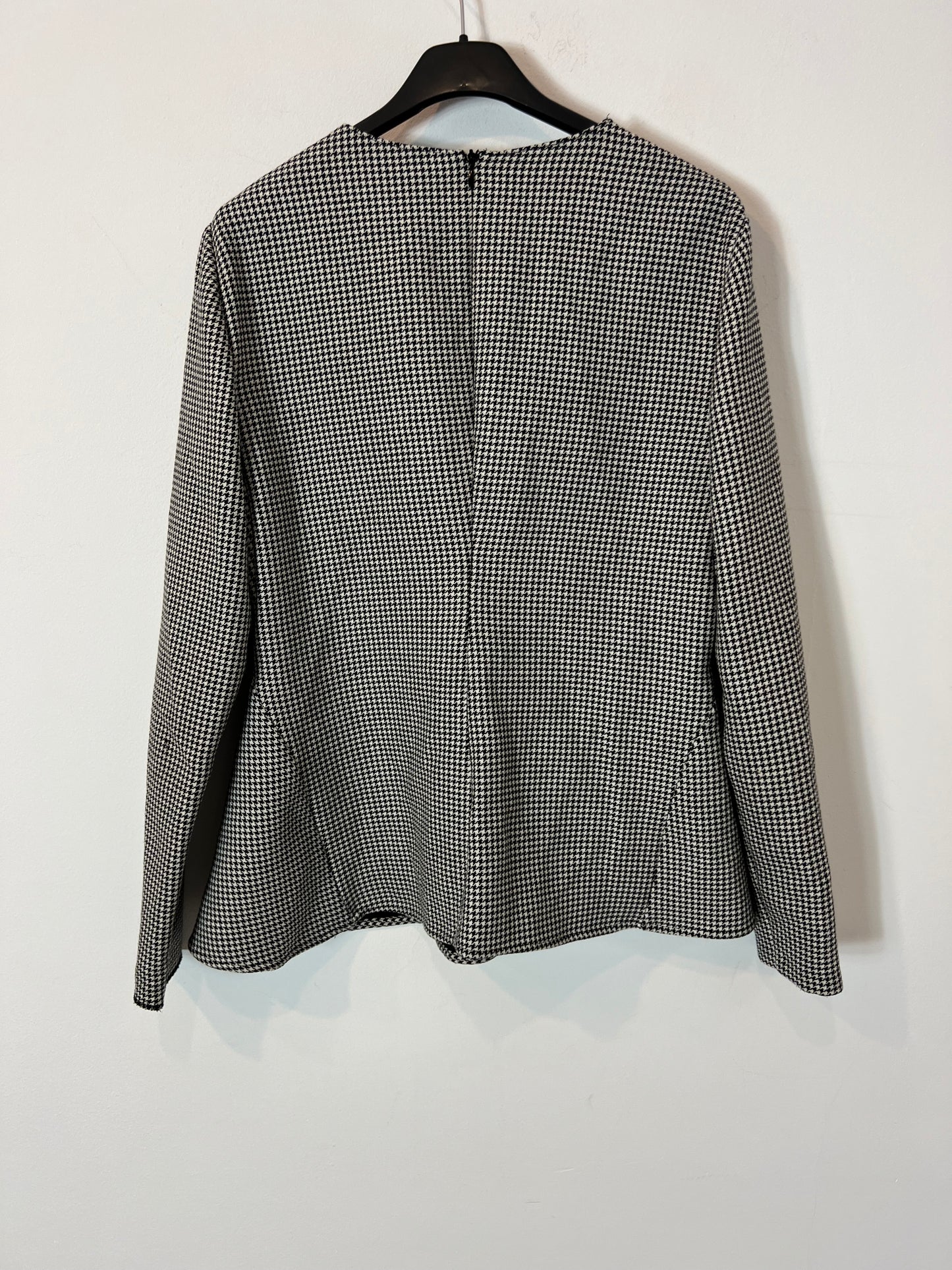 MANGO. Houndstooth ruffle top. TM