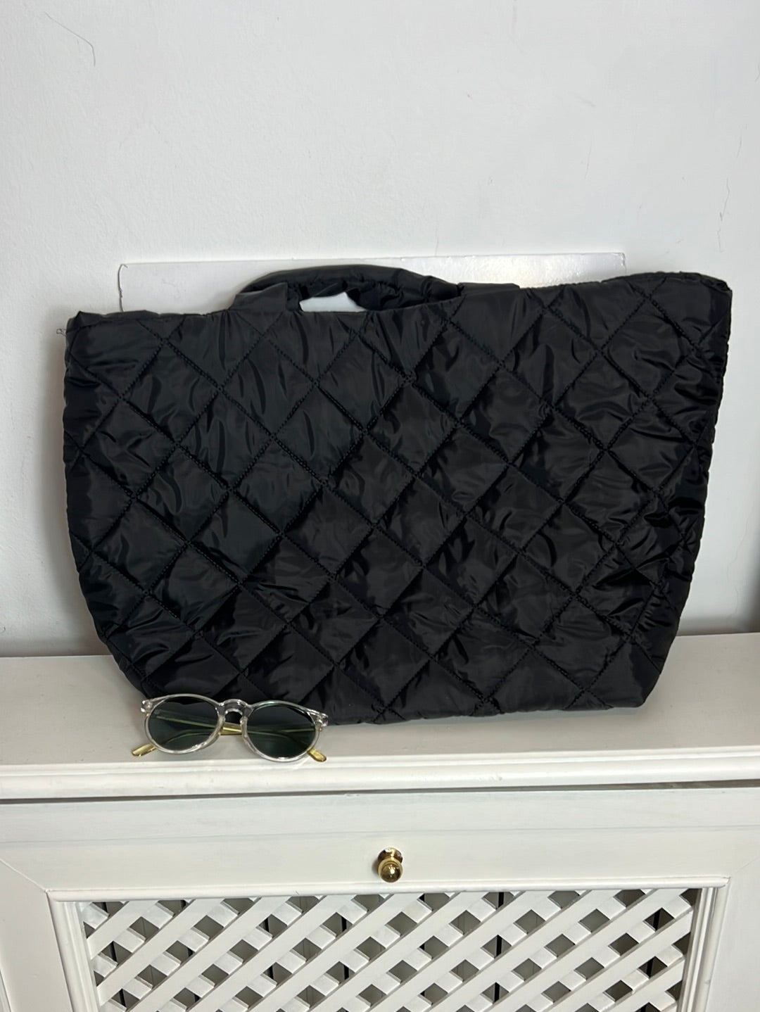 H&M. Bolso shopper negro acolchado