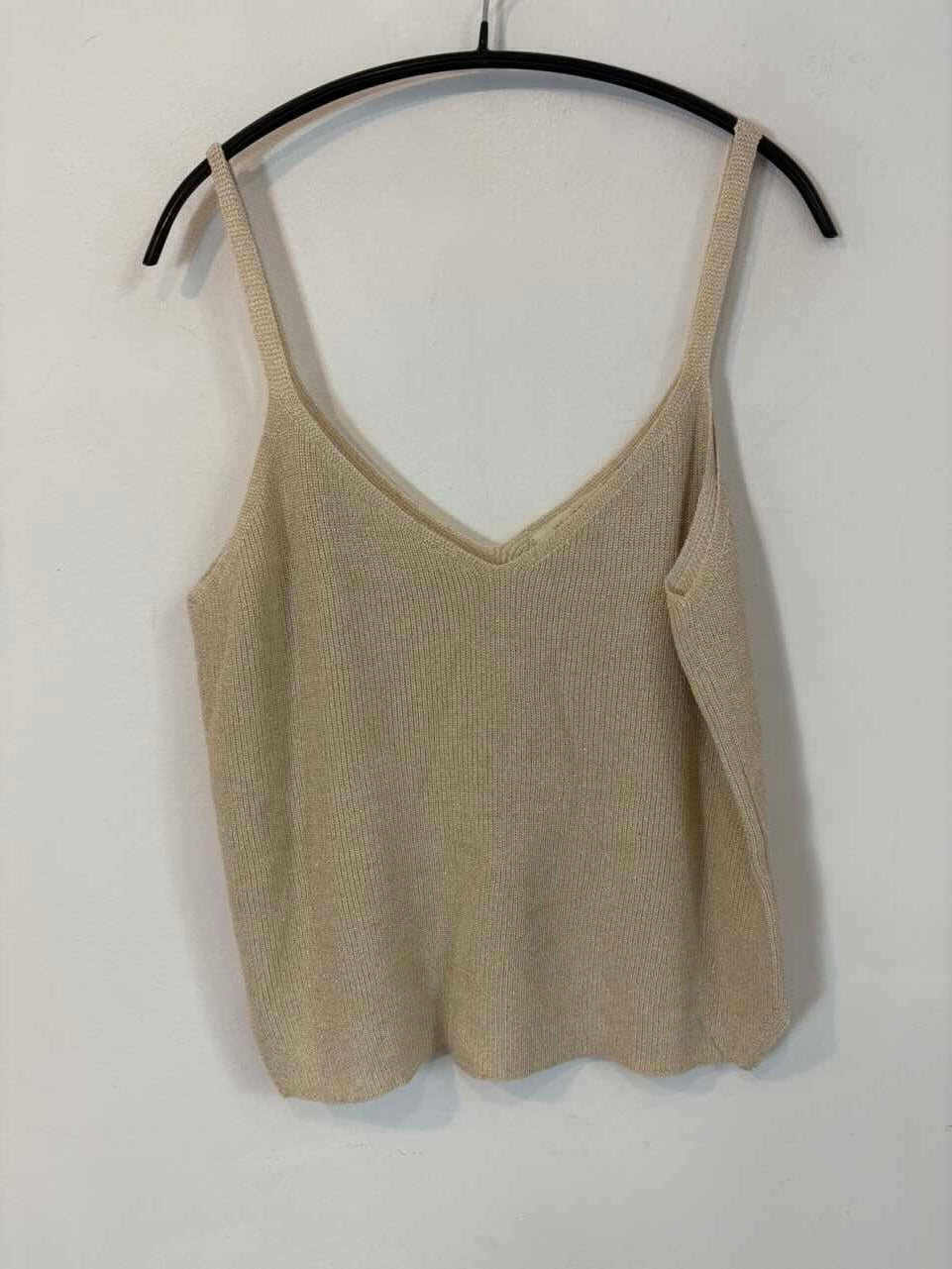 WHITE&ONE. Top punto beige fluido
