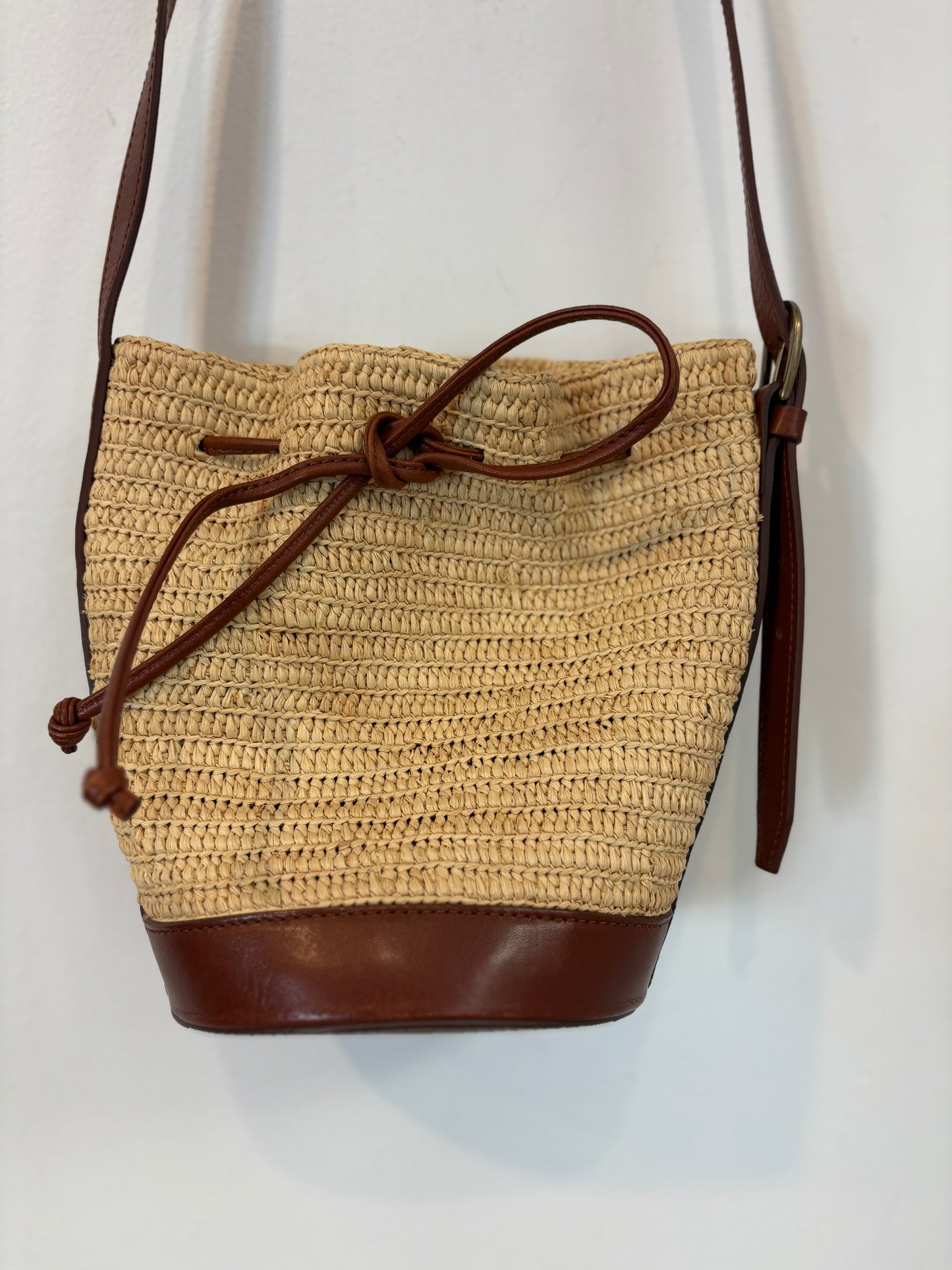 SÈZANE. Bolso mini Farrow rafia