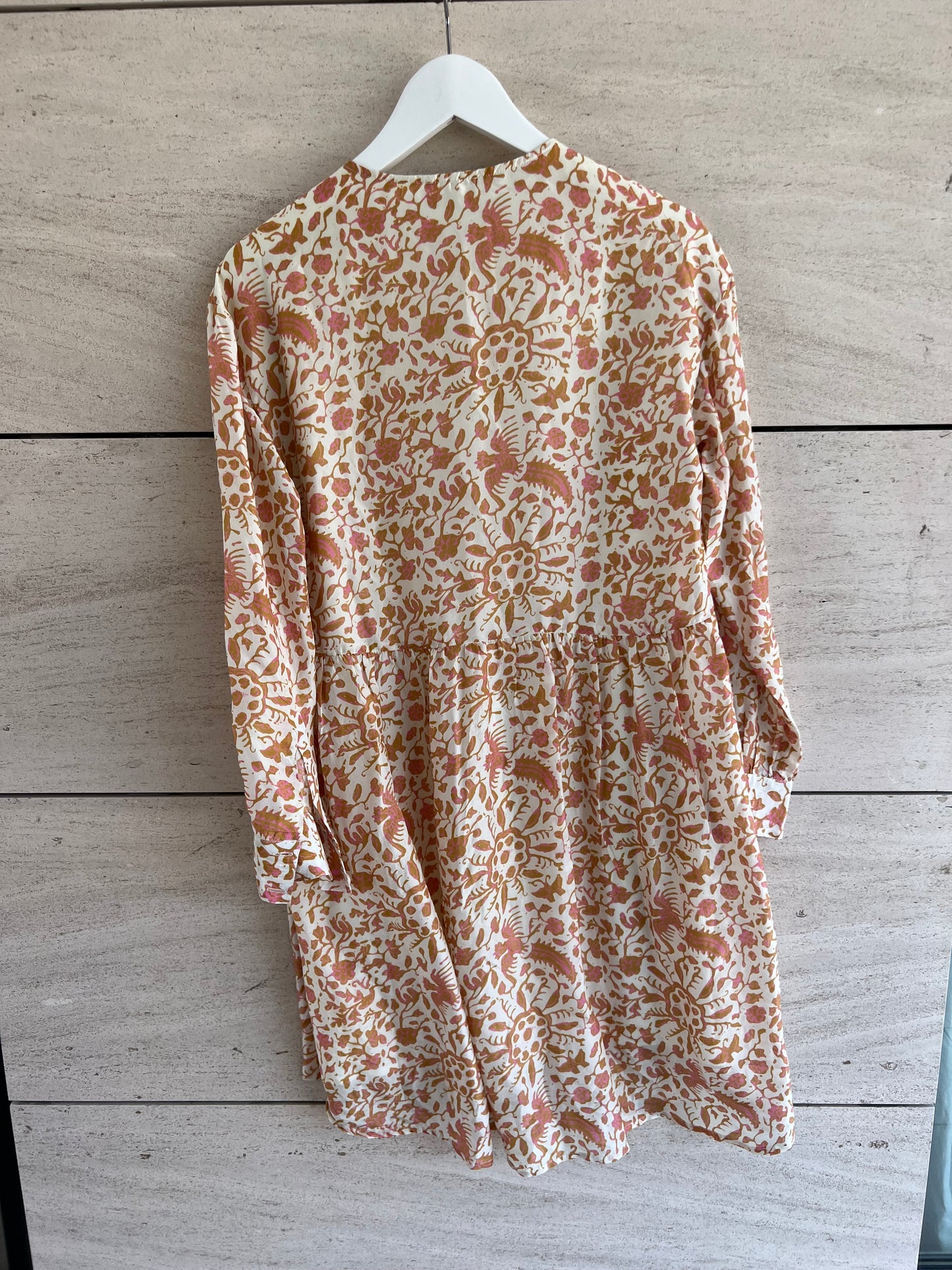 LOUISE MISHA. Vestido beige corto T.36