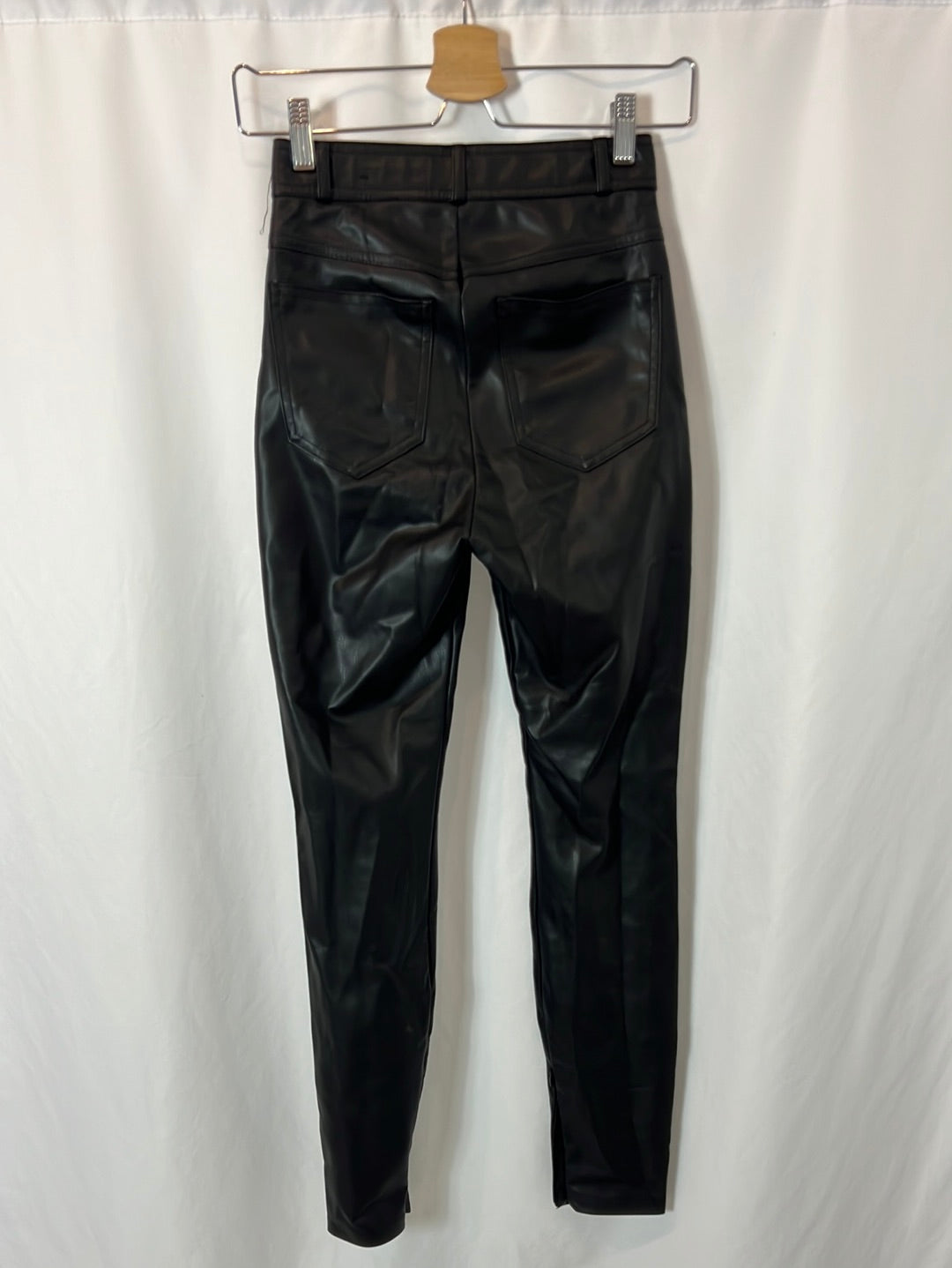 ZARA. Black faux leather trousers with slits. Size XS