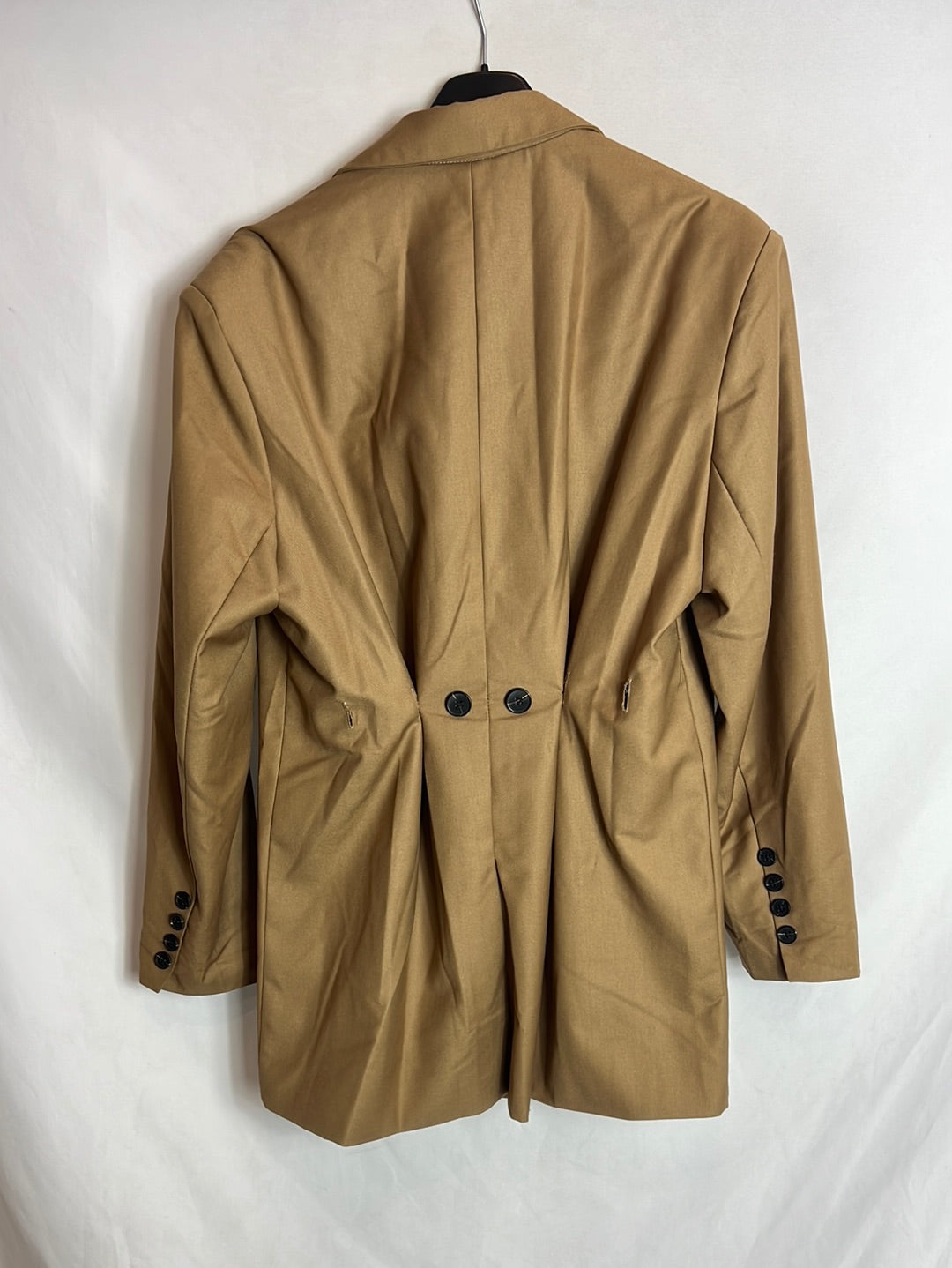 MY PEEPTOES. Camel oversized blazer with button detail on the back. XS-S (Tara)