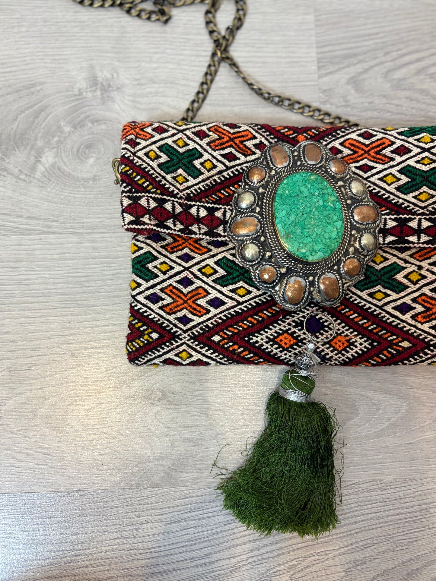 OTRAS. Bolso tela colores detalle piedra