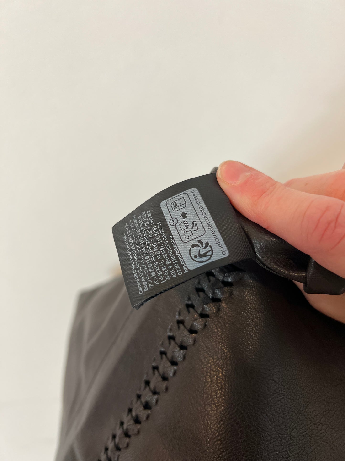 H&M. Vestido corto piel marrón