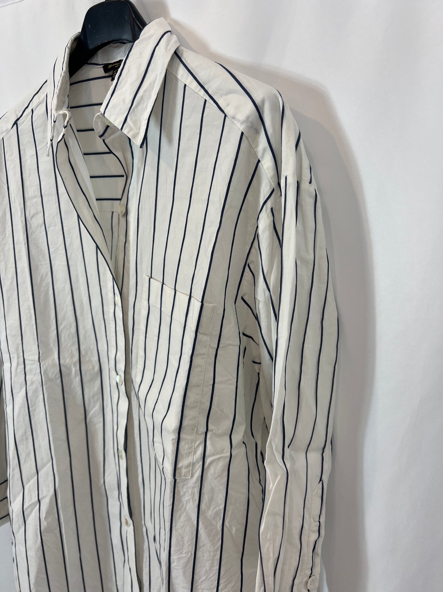 MASSIMO DUTTI. Camisa blanca rayas azules. T S