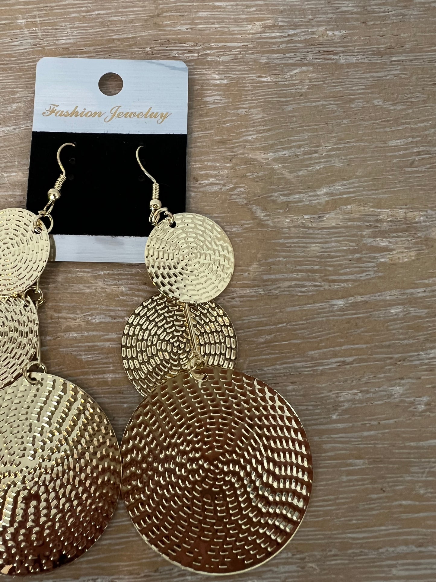 OTHERS. Gold earrings