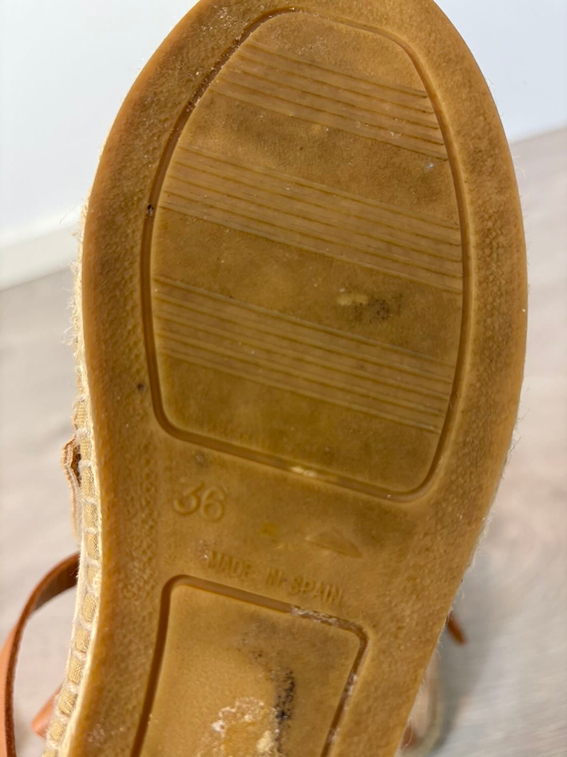 INTROPIA. Zapato piel esparto T.36