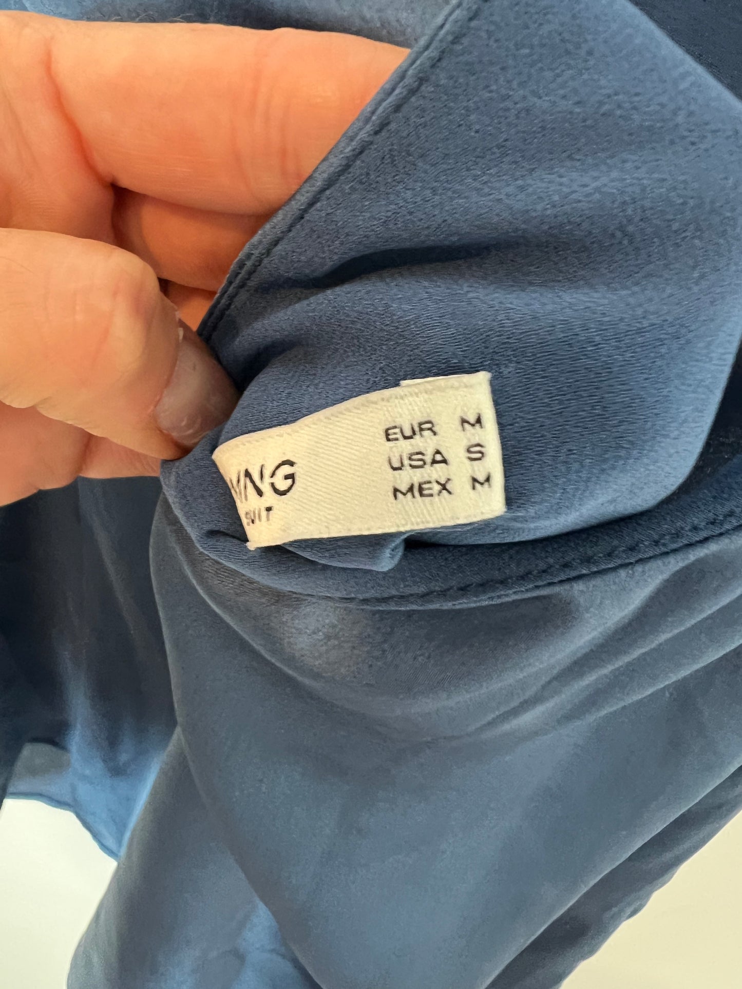 MANGO. Top halter satinado azul . T M