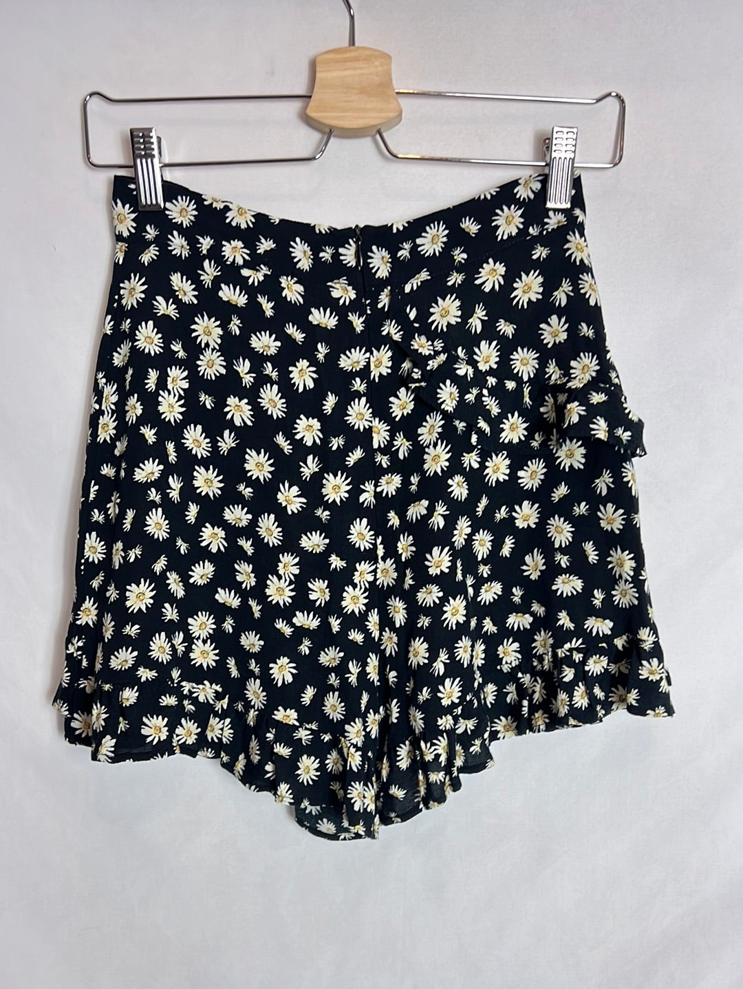 ZARA. Falda pantalón negro margaritas. T XS