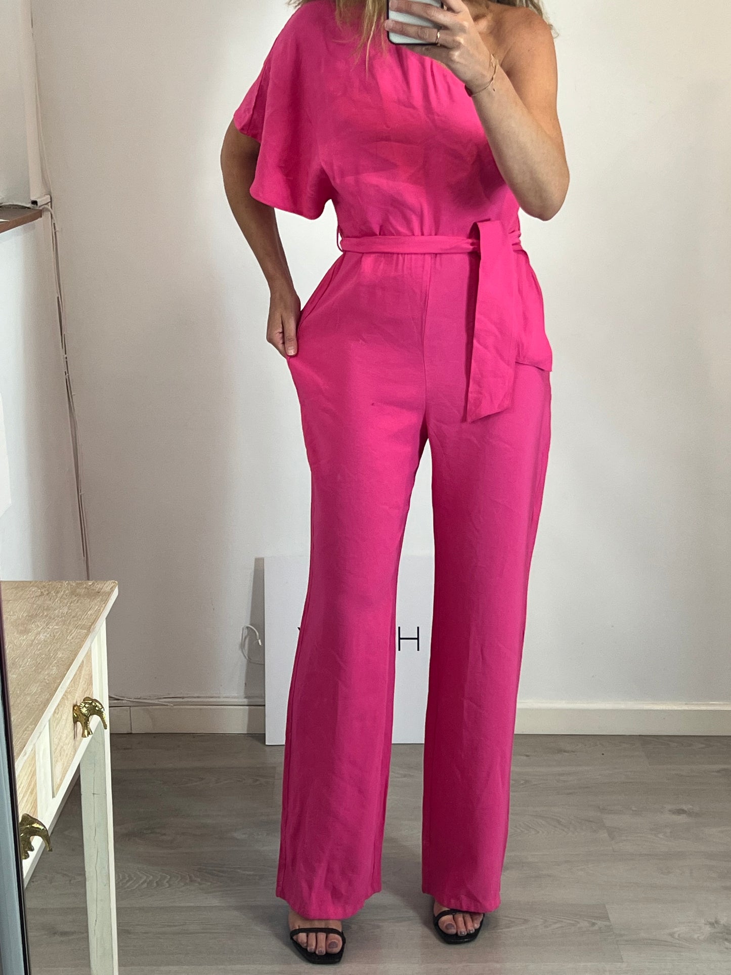 MANGO. Mono largo asimétrico rosa fucsia. T L