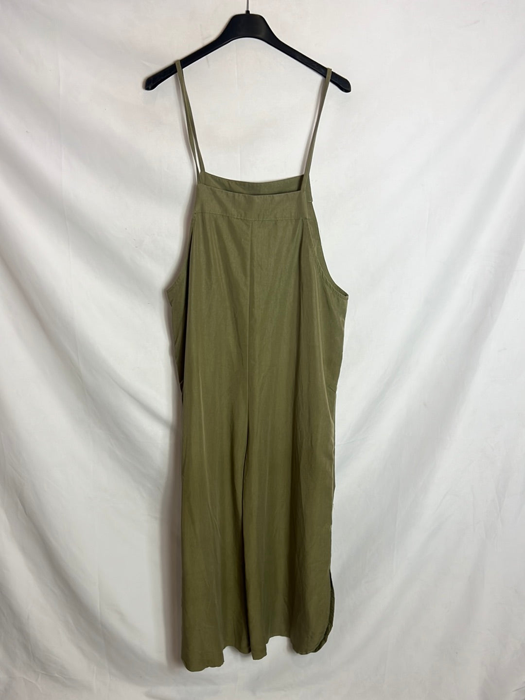 PULL&BEAR. Mono culotte verde apreturas. TM