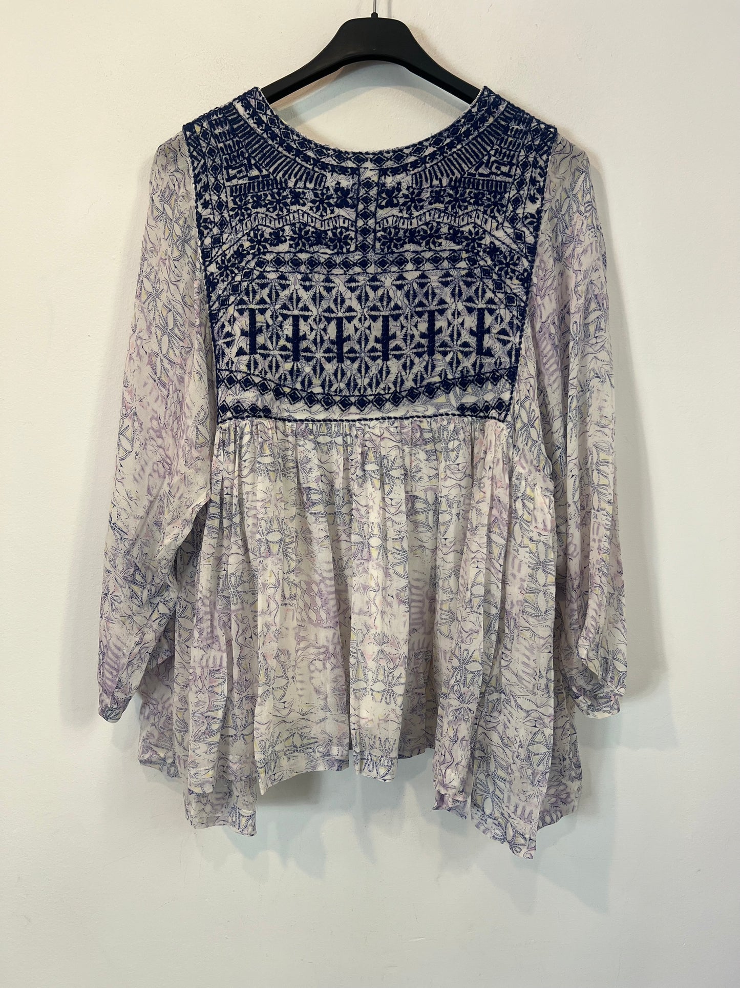 ANTIK BATIK. Blusa fluida bordada T.m