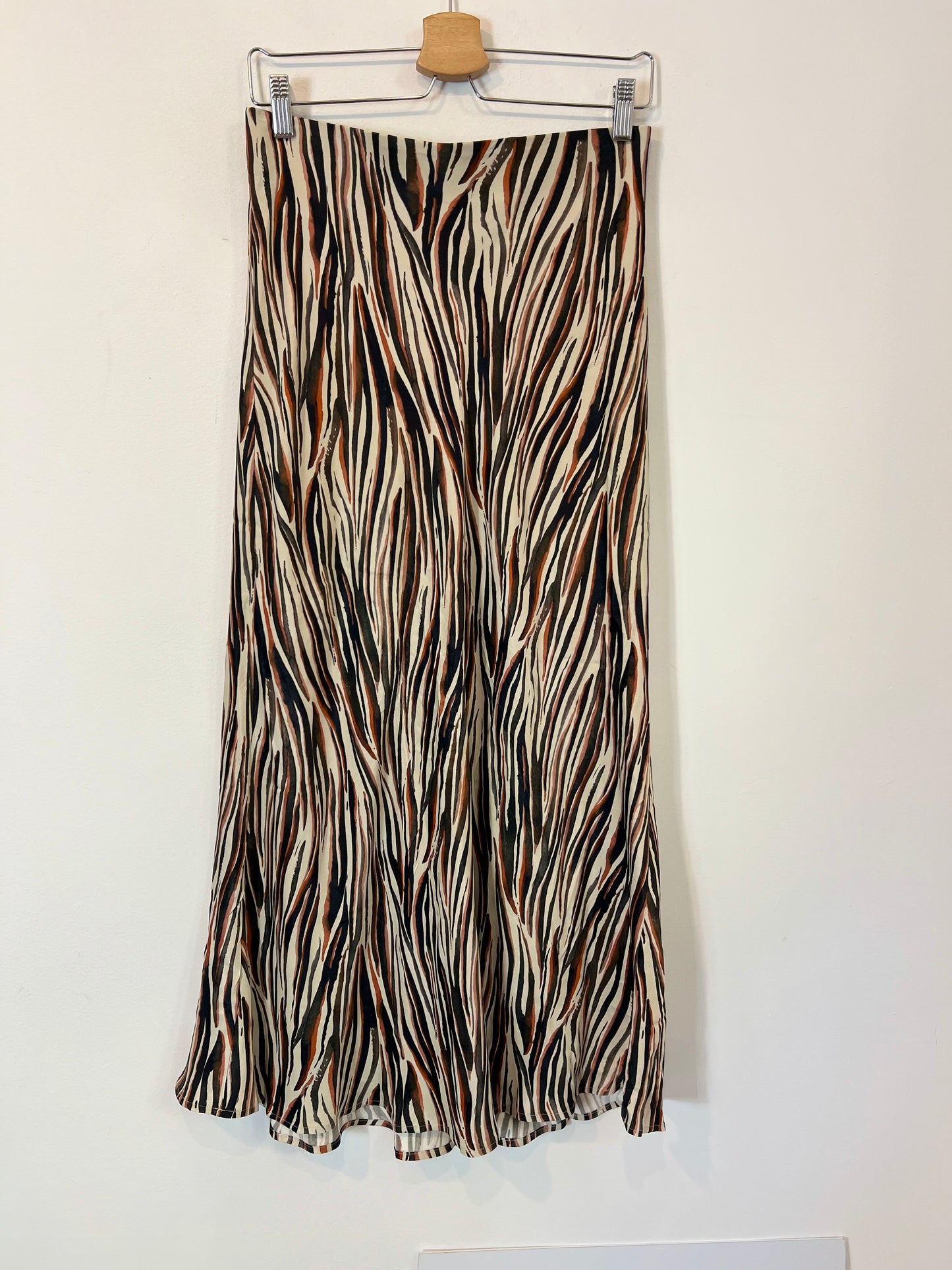 ZARA. Falda midi estampada T.m