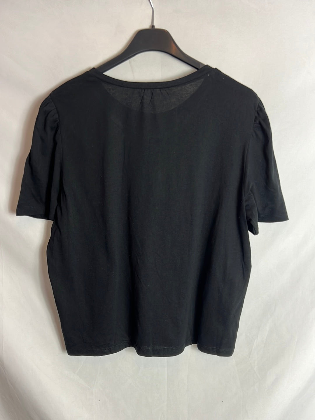 OTRAS. Camiseta negra detalle mangas. TM