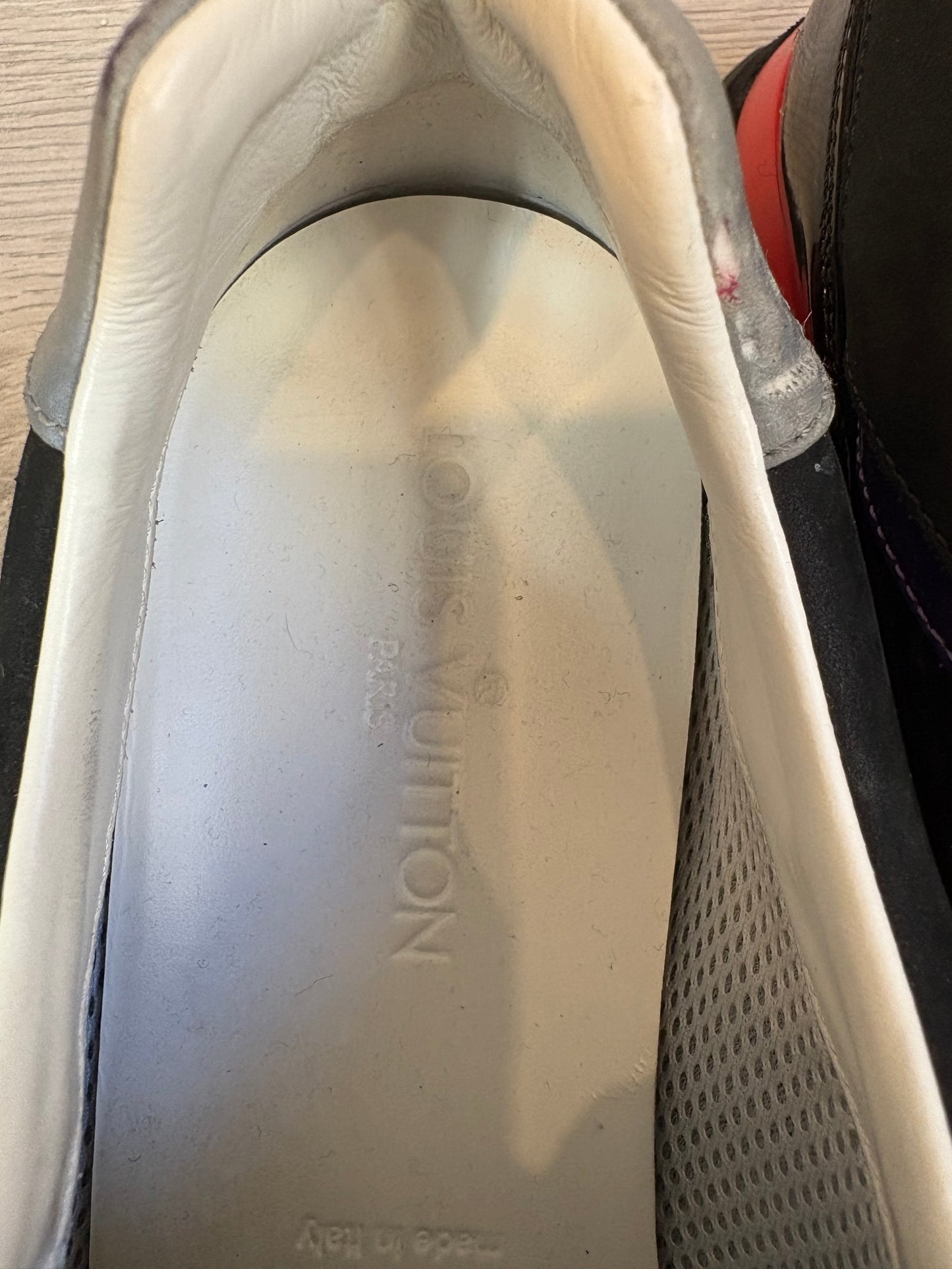 LOUIS VUITTON. Zapatillas piel