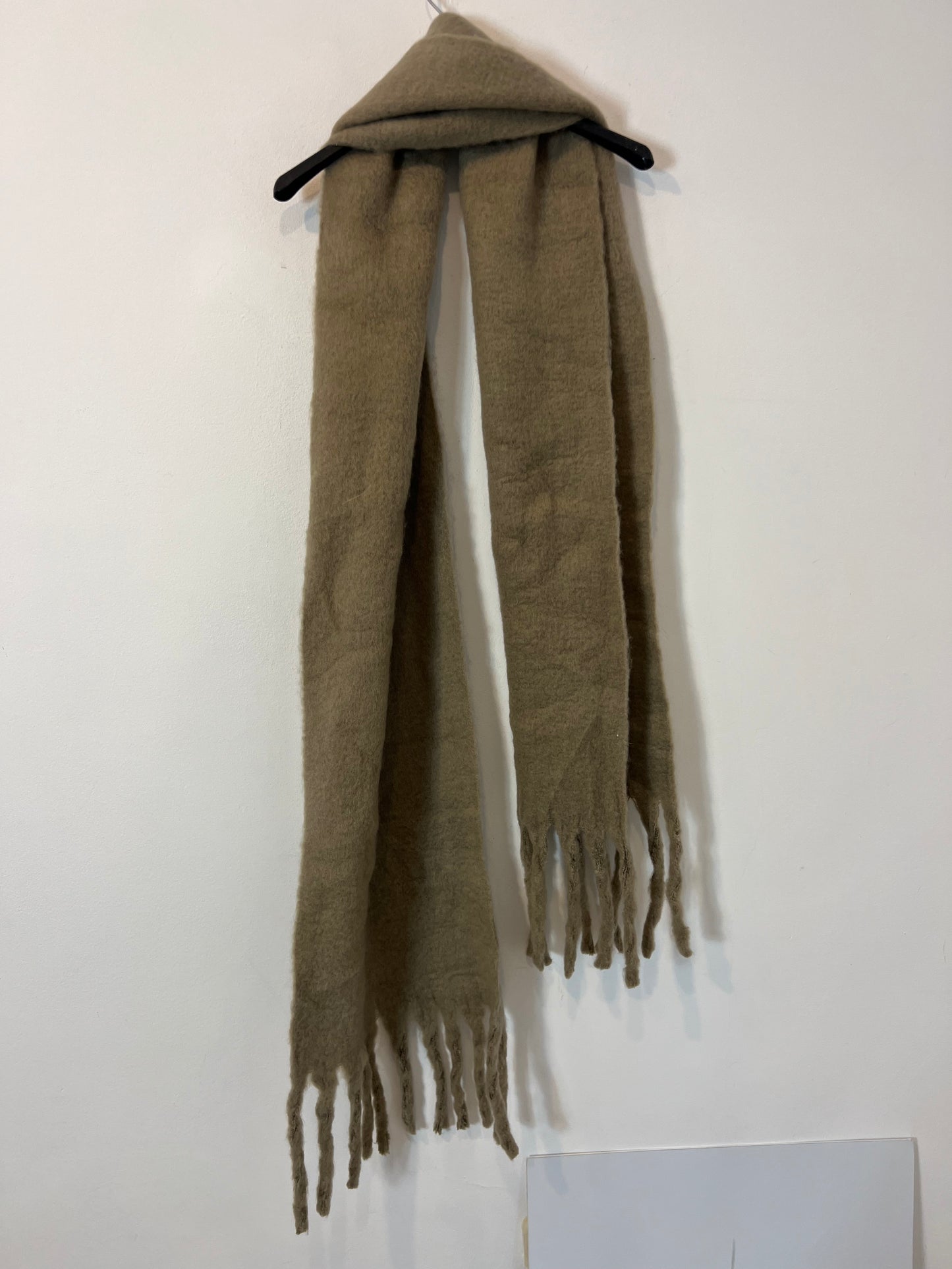 STOREST. Green scarf