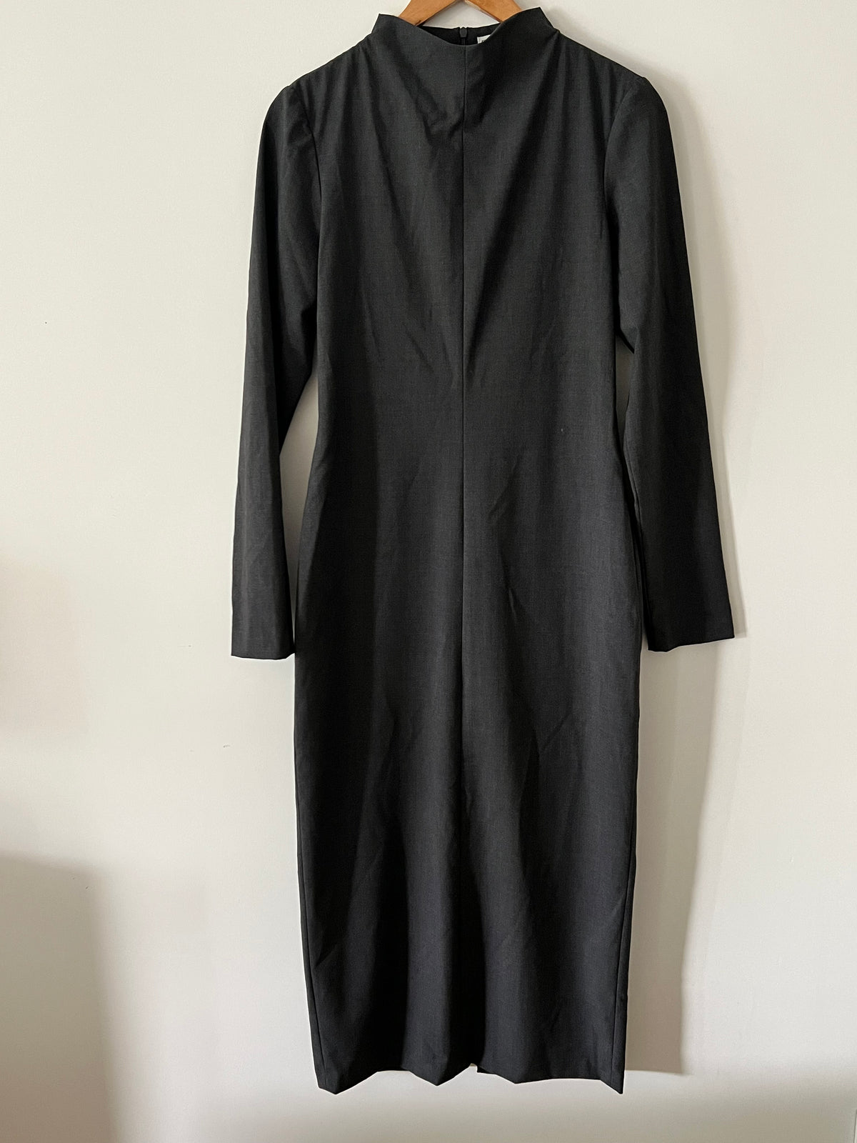 ZARA. Vestido gris cuello perkins