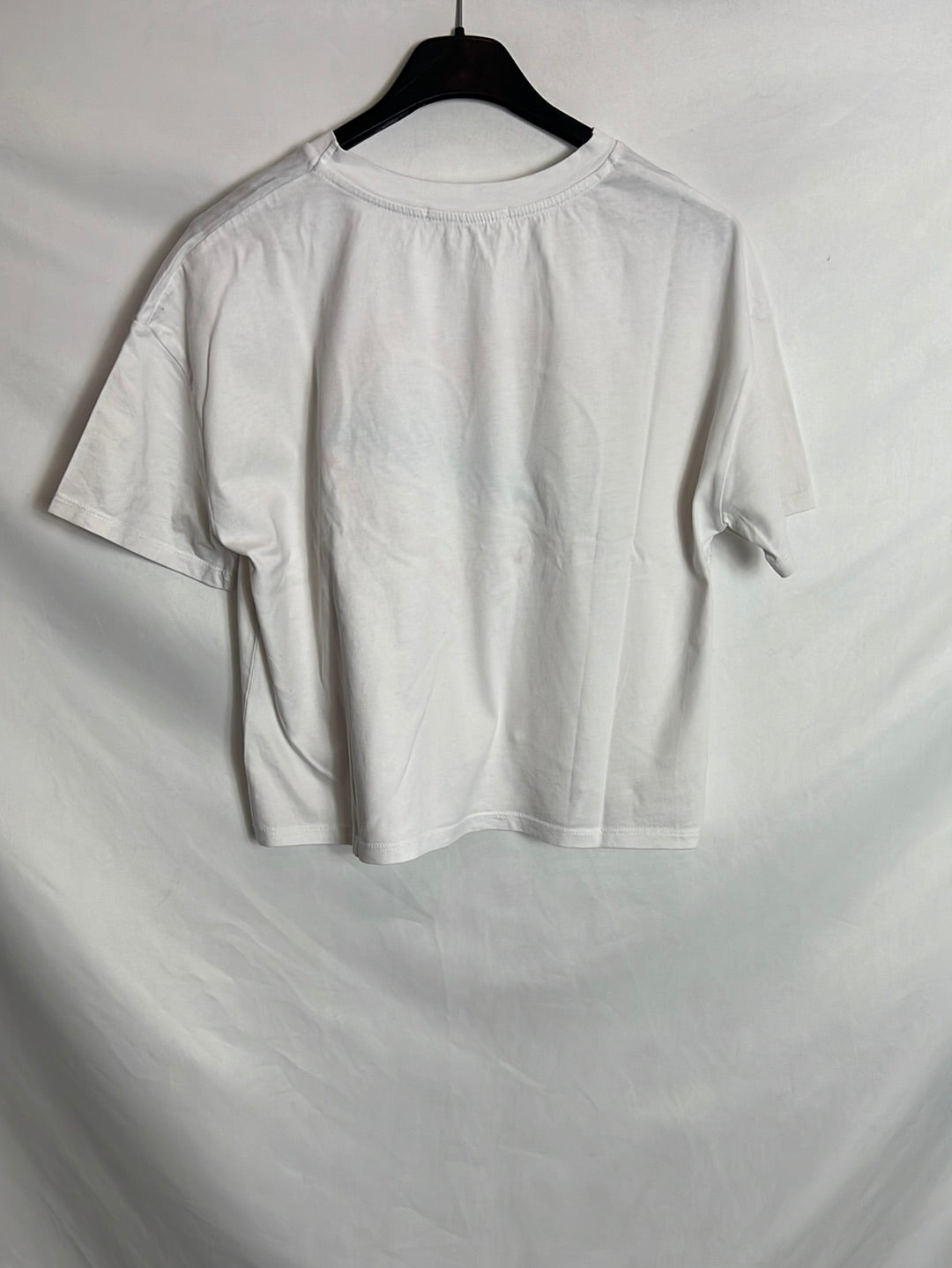 MANGO. Camiseta corta blanca letras. T M