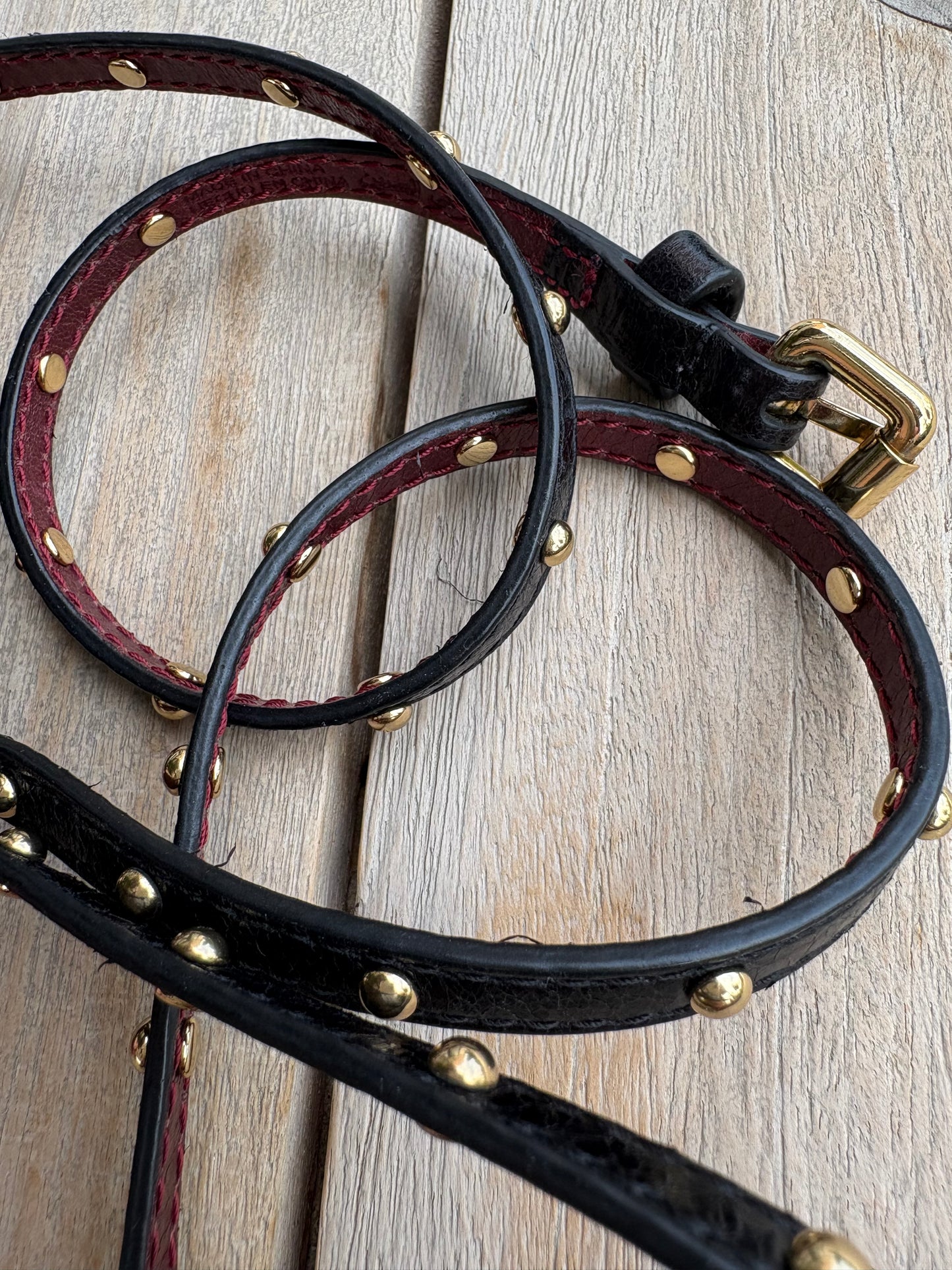 BIMBA Y LOLA. Cinturón fino tachuelas piel. TU