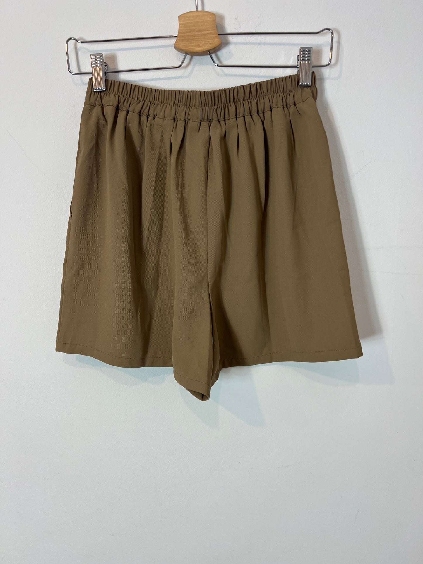 ACTCAT. Pantalón corto camel T.s