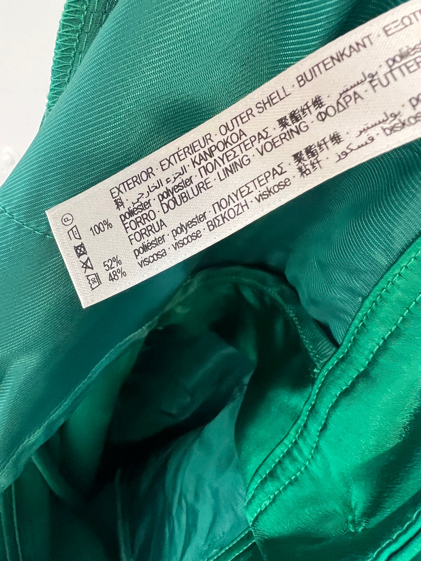 UTERQÜE. Falda verde satinada