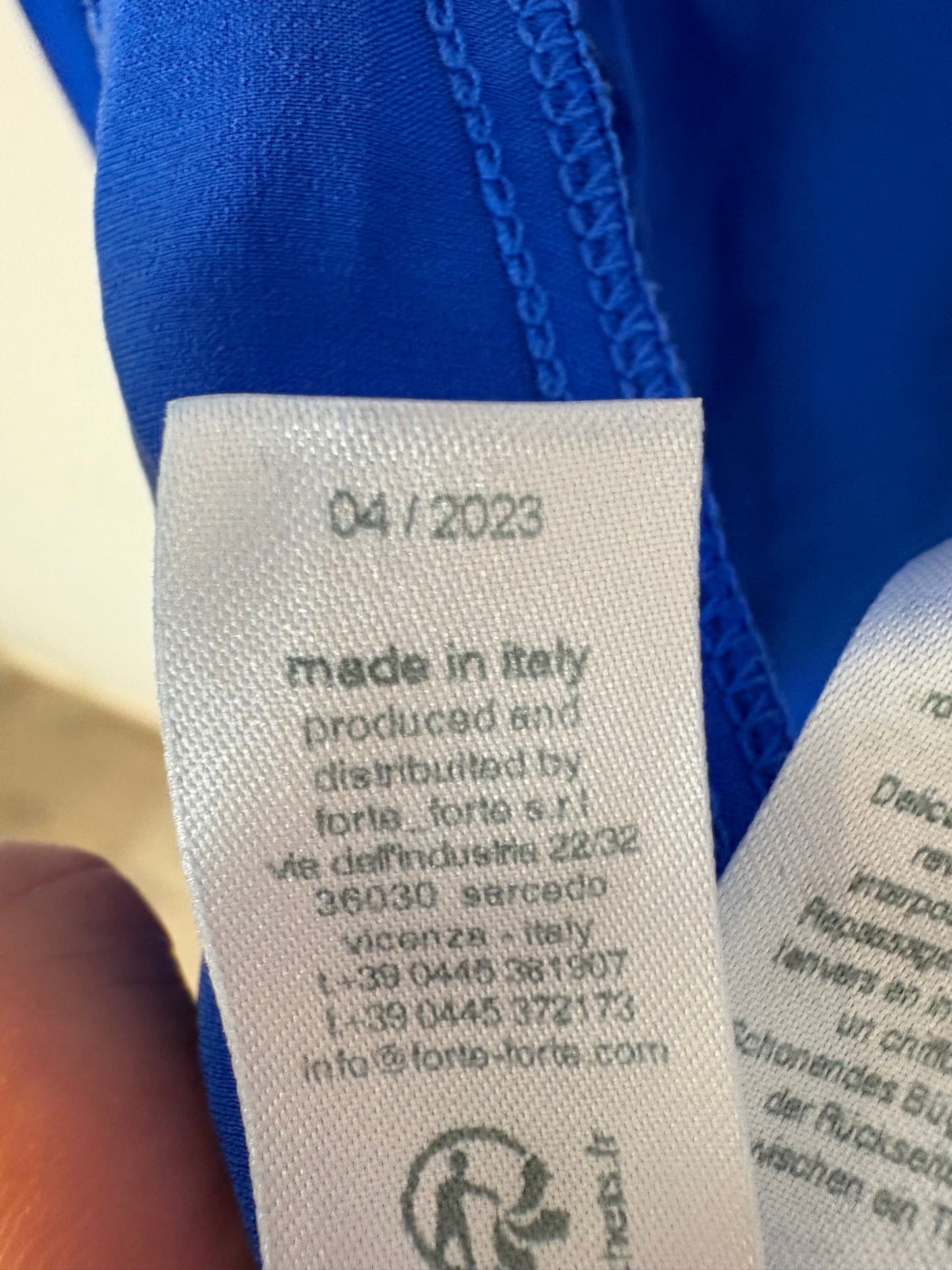 FORTE FORTE. Top seda azul fluido