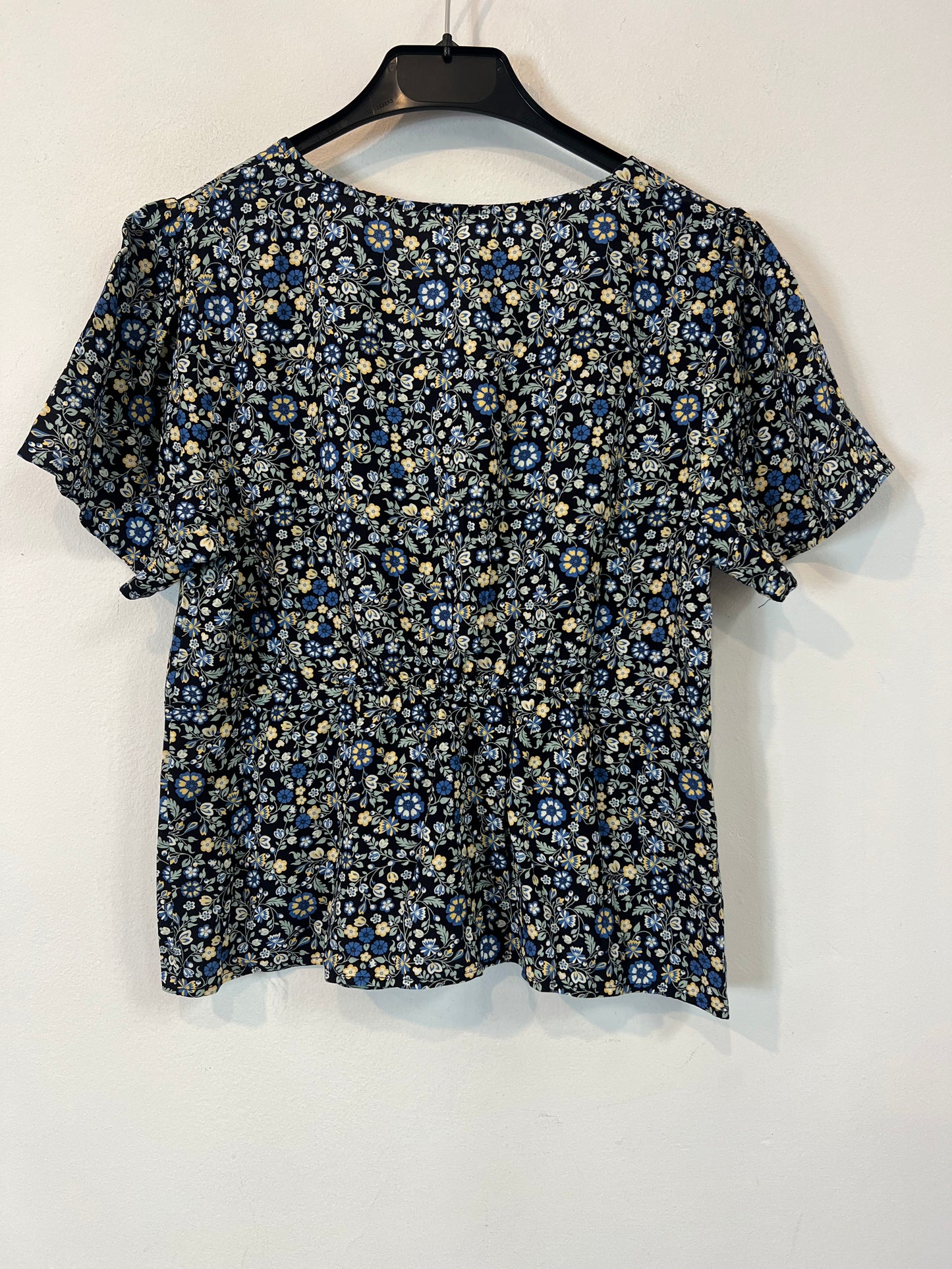 OTRAS. Top negro florecitas Tu(S)