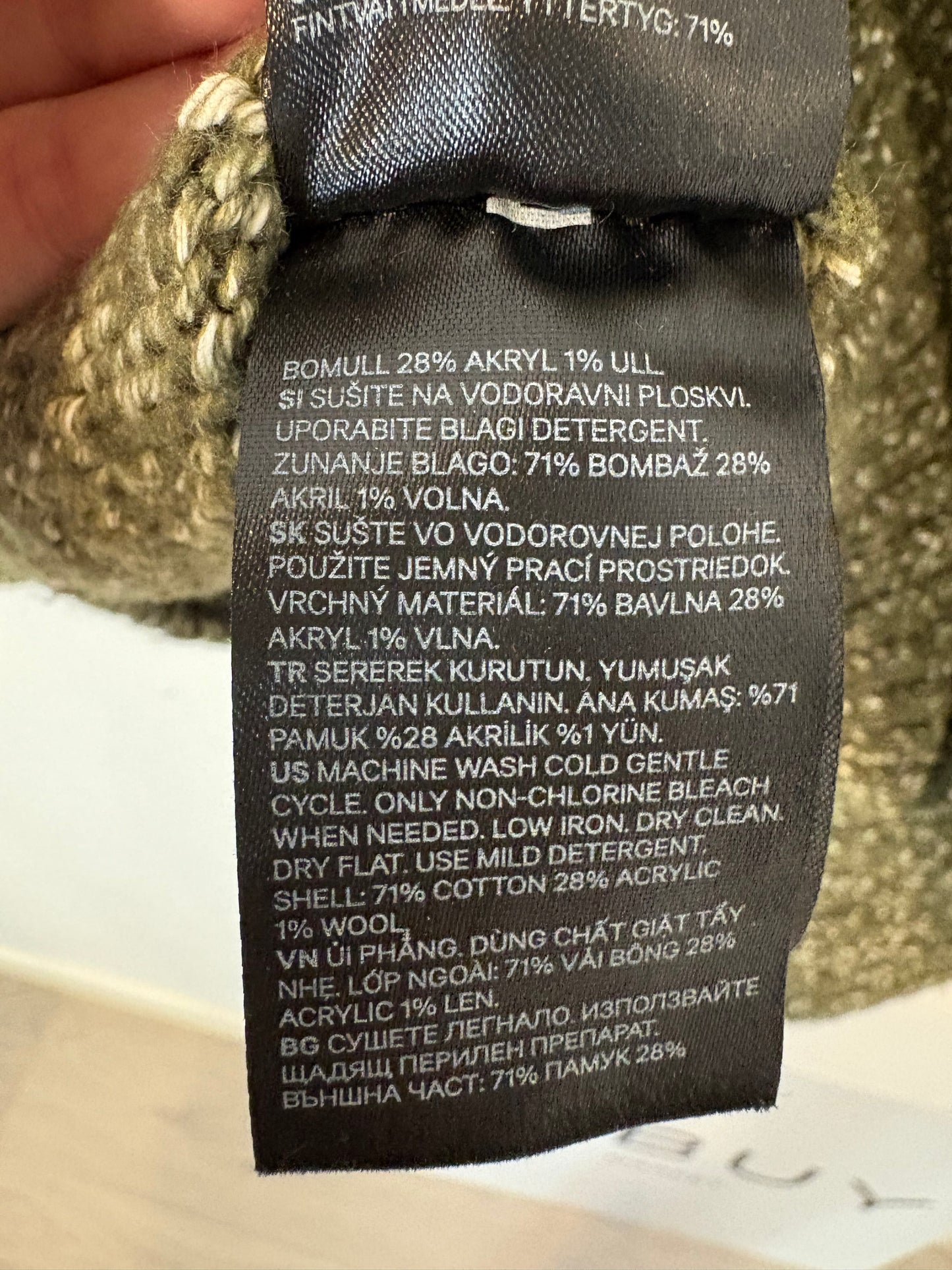 H&M. Jersey verde cuello alto