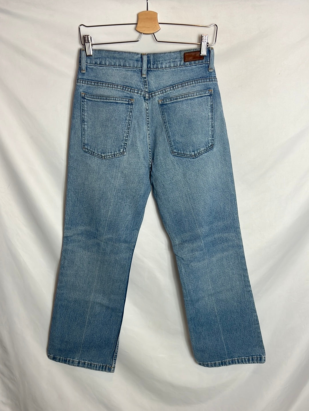 POLO RALPH LAUREN. Medium wash straight-leg denim. Size 28R(38)