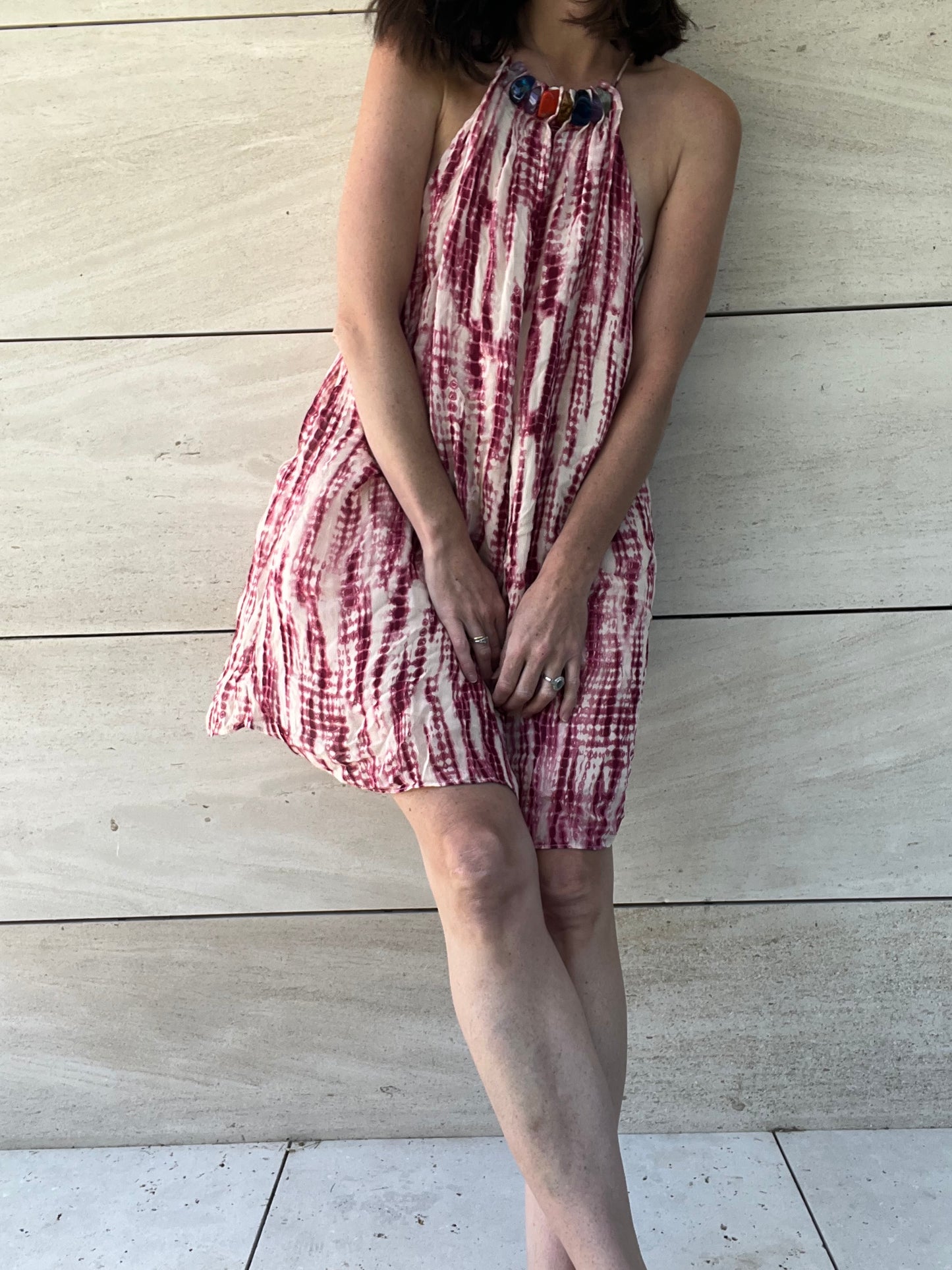 ZARA. Vestido corto detalle escote. T S