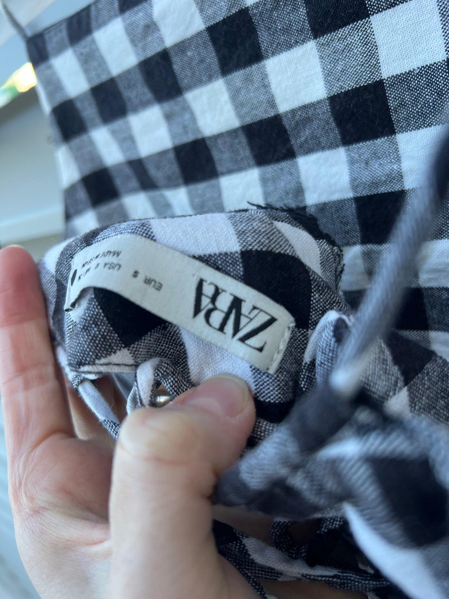 ZARA. Vestido cuadros negro y blanco