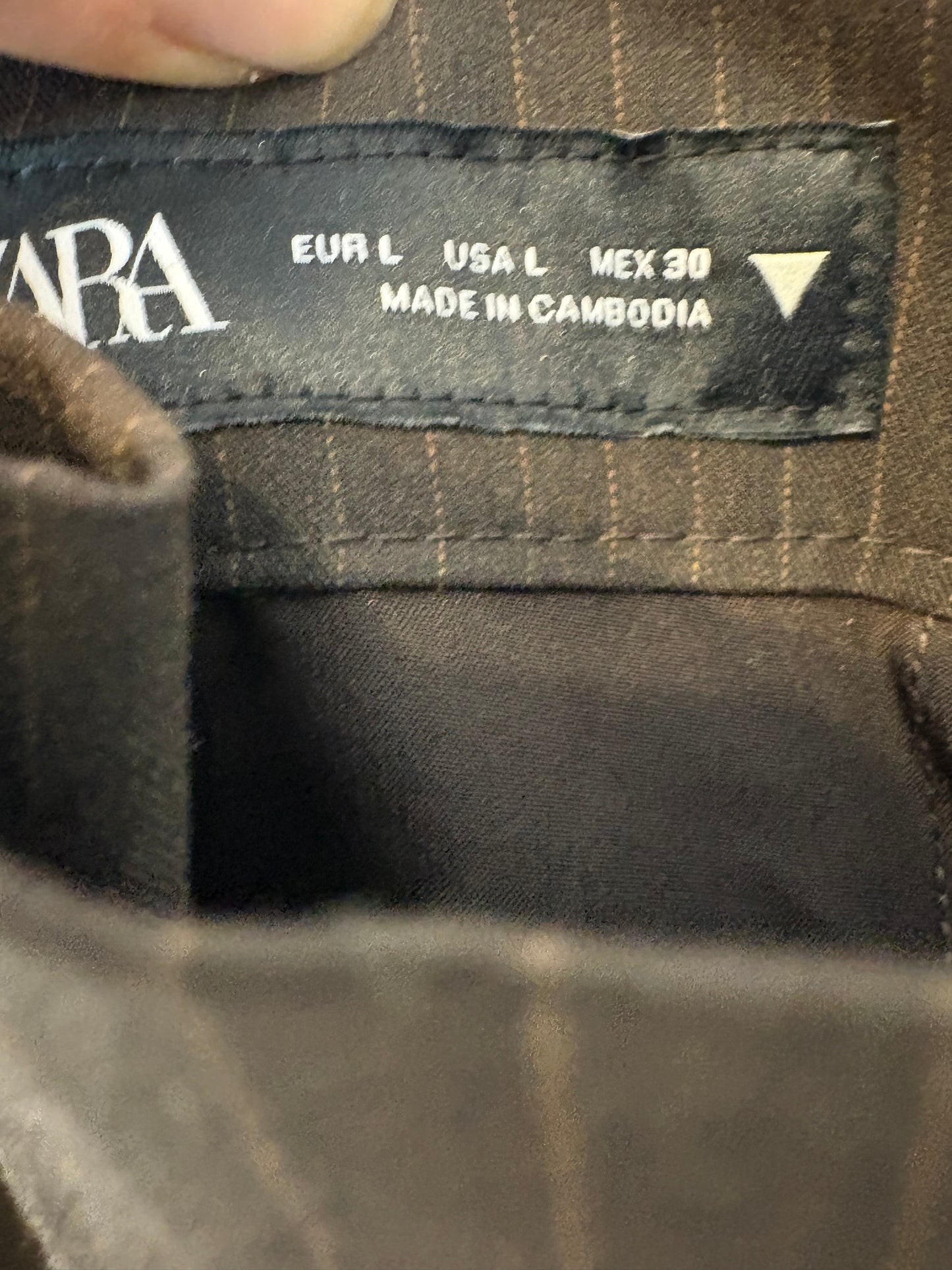 ZARA. Pantalón pinzas marrón rayas