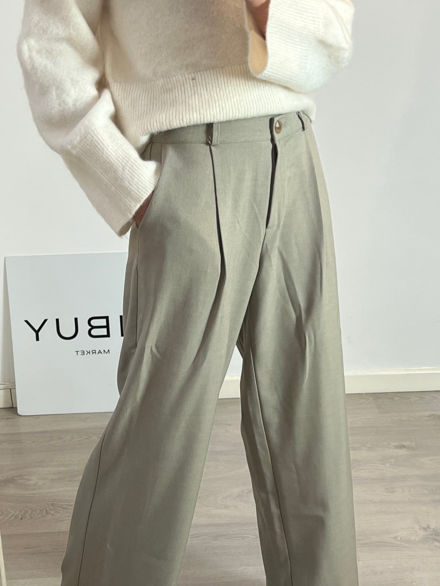STOREST. Beige wide-leg trousers with a TM waist