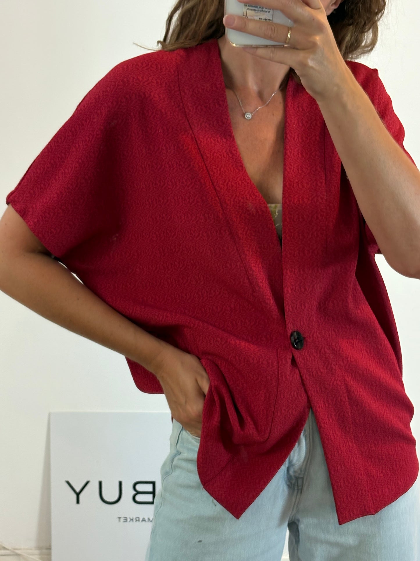 HAKEI. Chaqueta color vino textura. T M