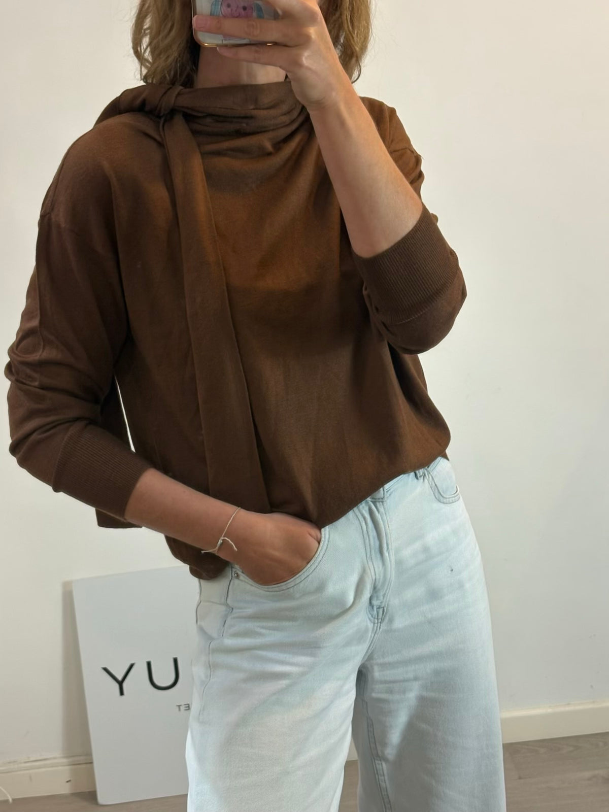 ZARA. Jersey marrón detalle lazada