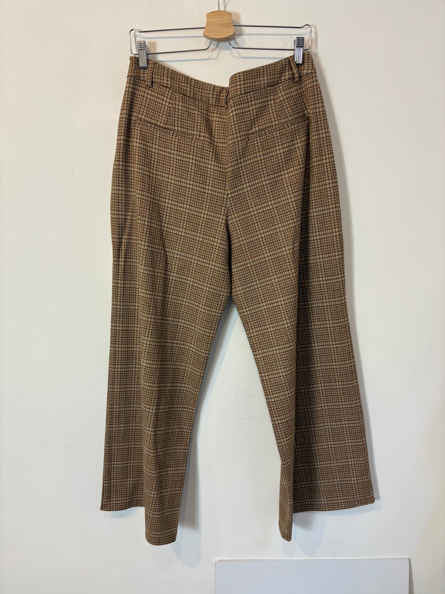 INTROPIA. Traje de chaqueta cuadros tonos beiges