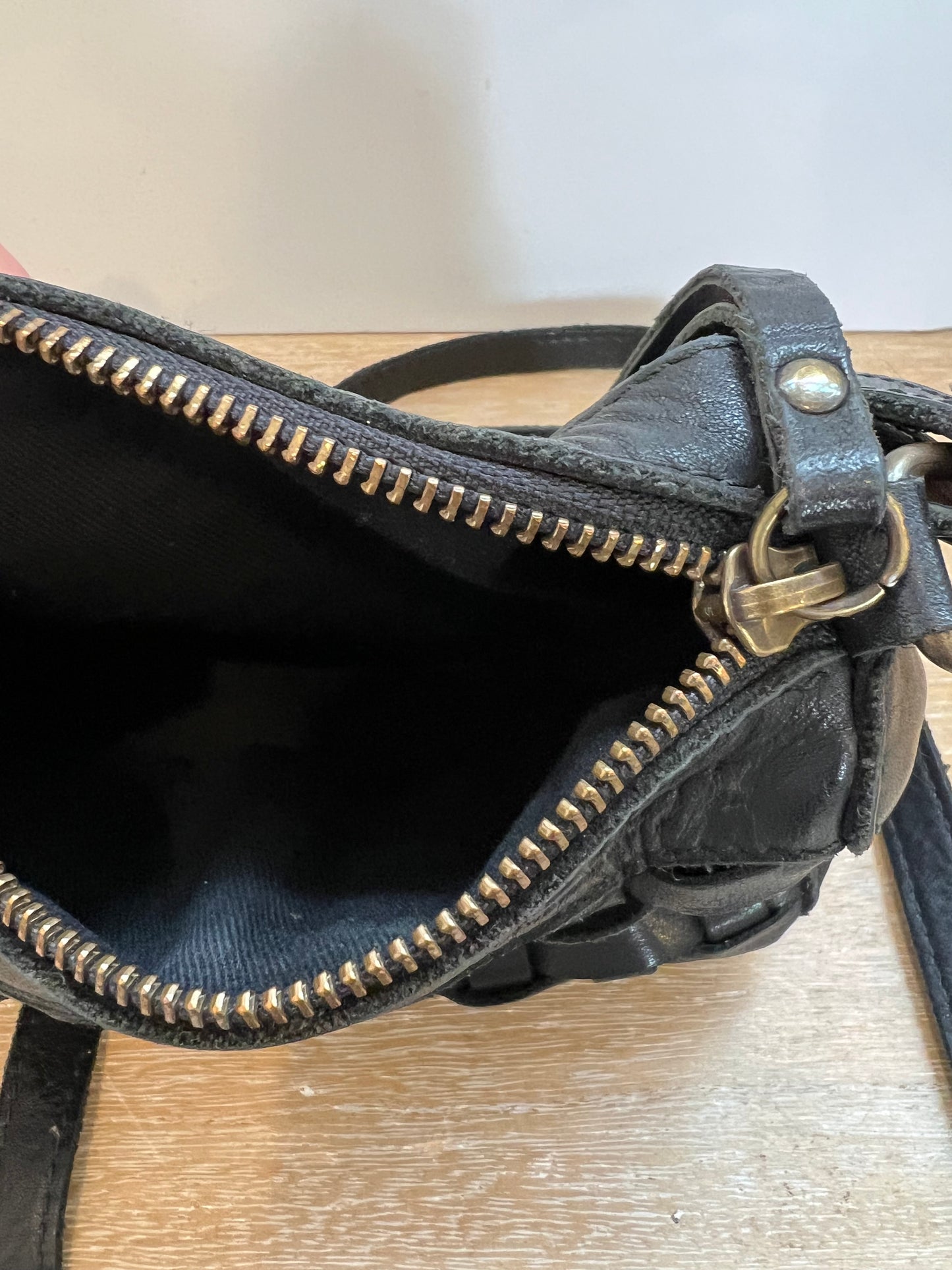 MICUIR. Black braided leather bag