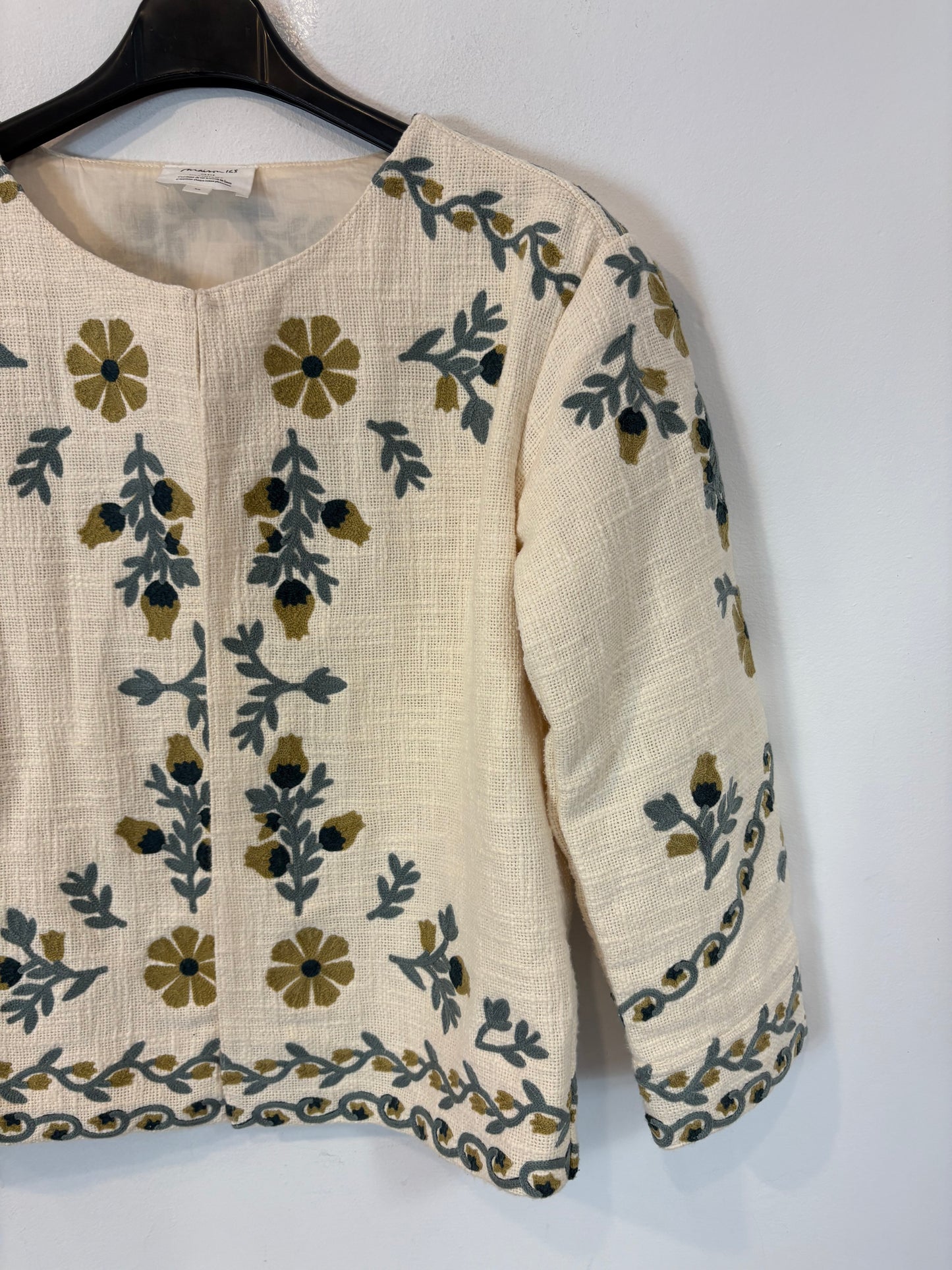 MAISON 123. Chaqueta textura flores bordadas
