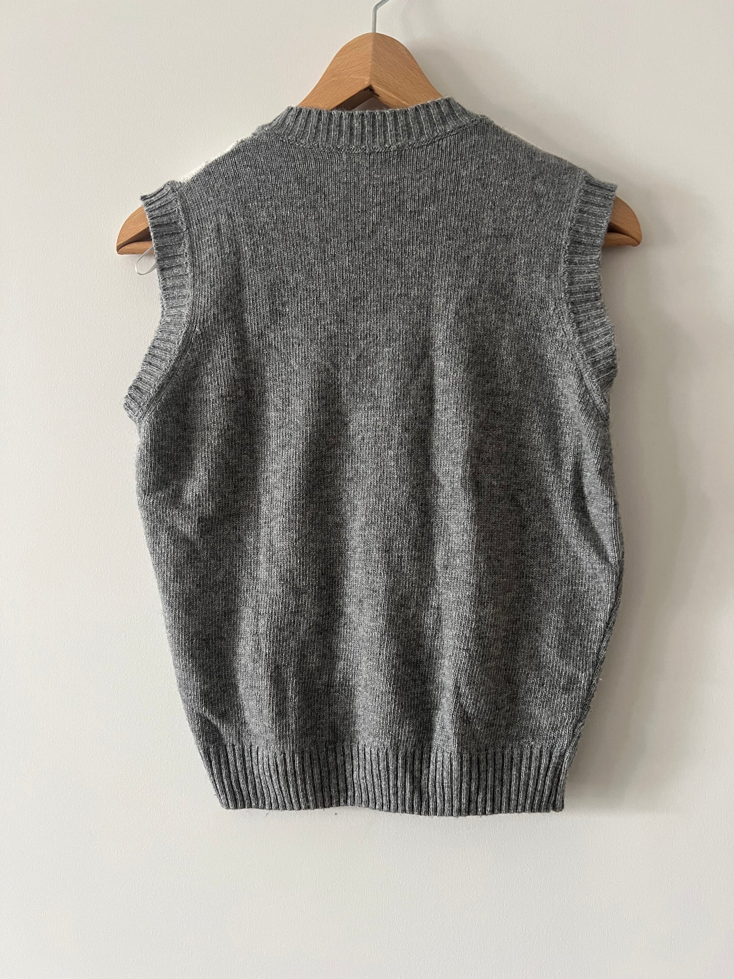 SUBDUED. Chaleco gris rombos