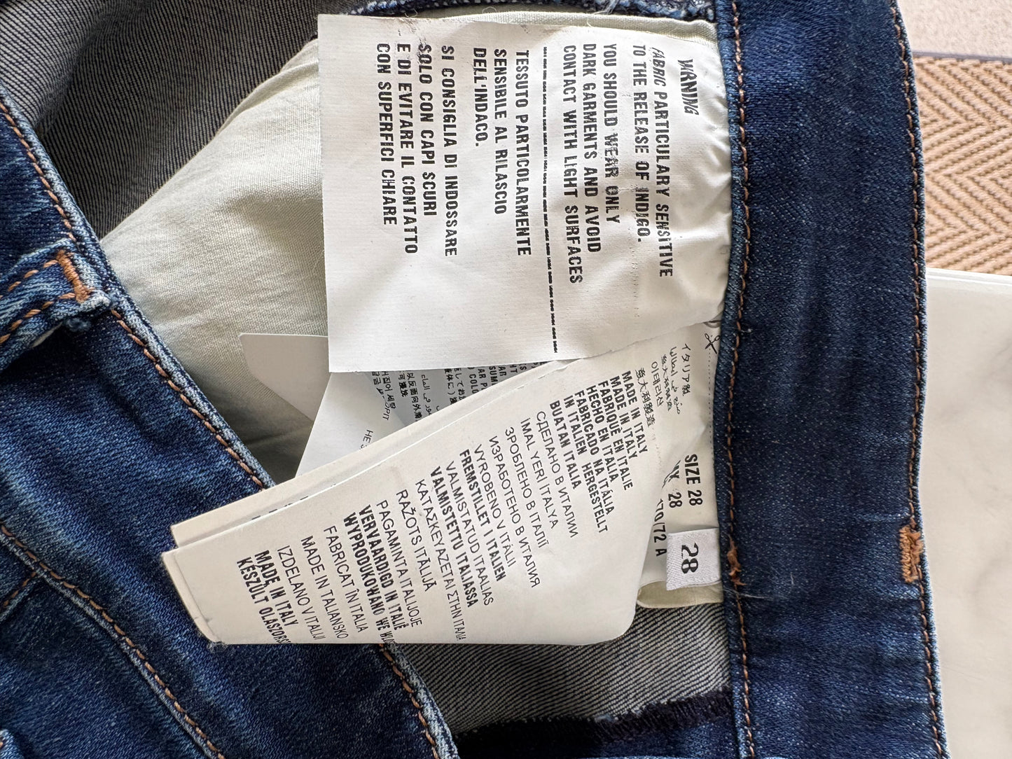 PRADA. Denim ligeramente acampanado. T 28 (38)